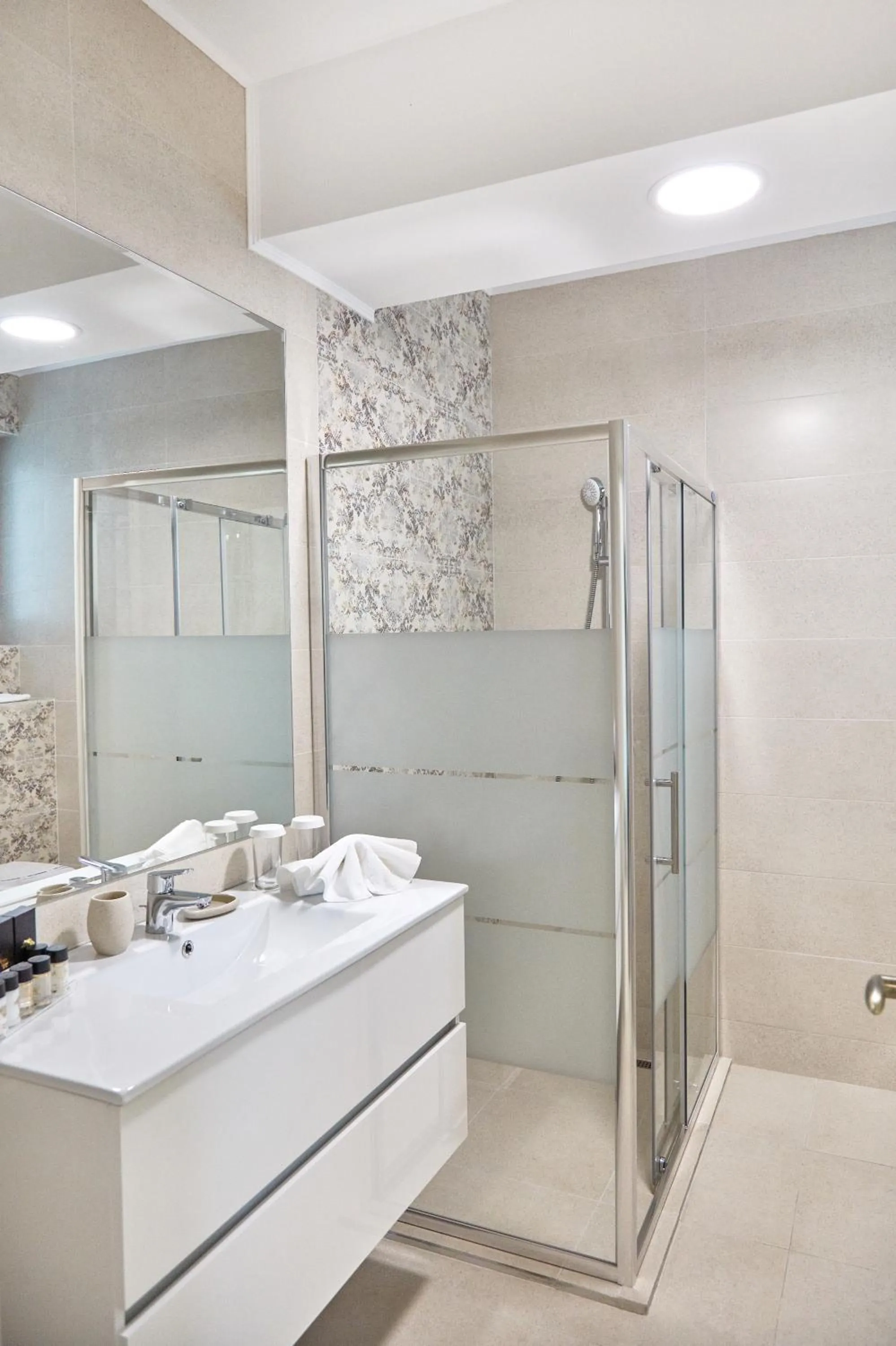 Bathroom in Hotel Azaleea Mamaia Nord