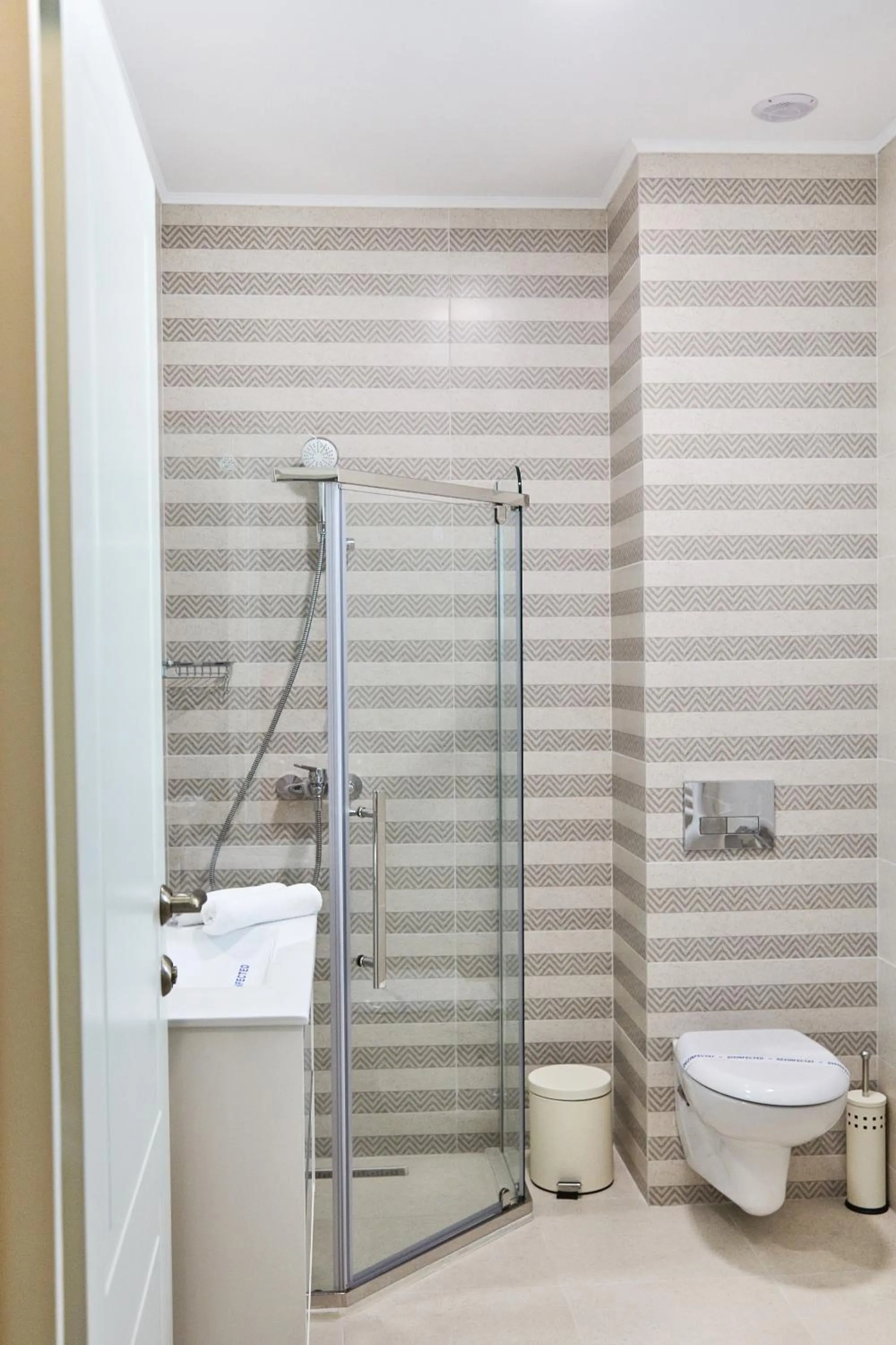 Shower in Hotel Azaleea Mamaia Nord