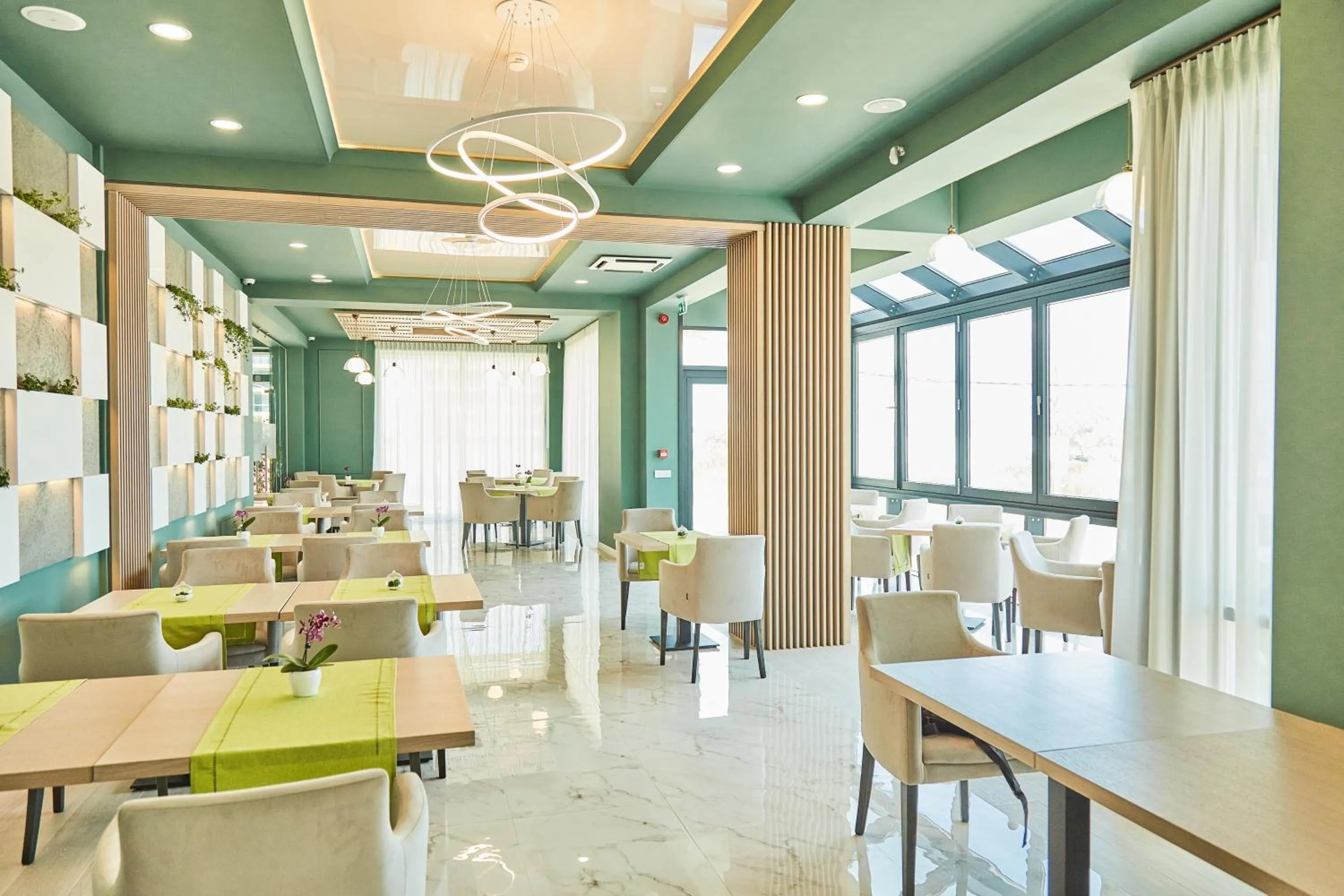 Restaurant/places to eat in Hotel Azaleea Mamaia Nord
