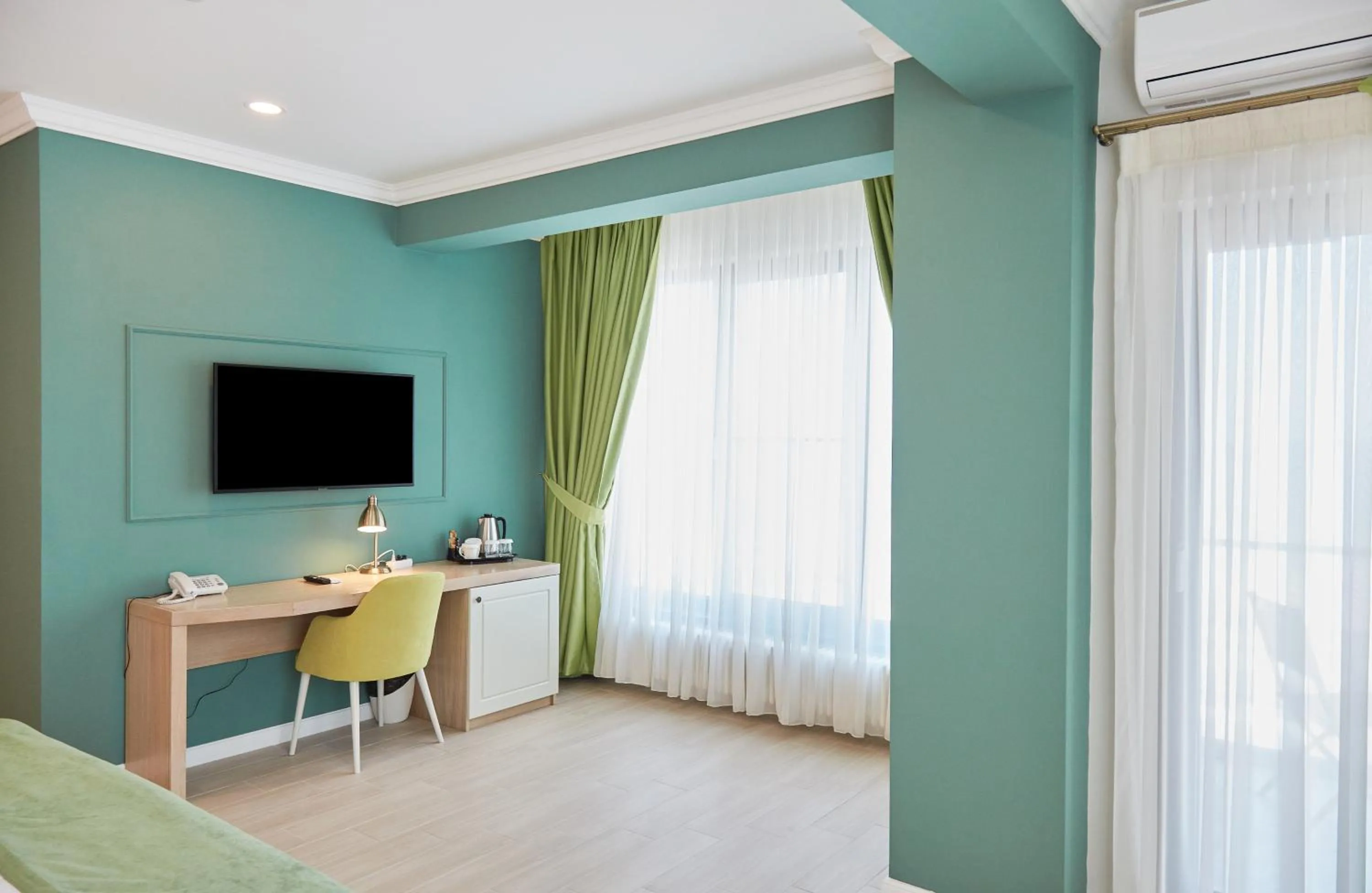 TV and multimedia in Hotel Azaleea Mamaia Nord