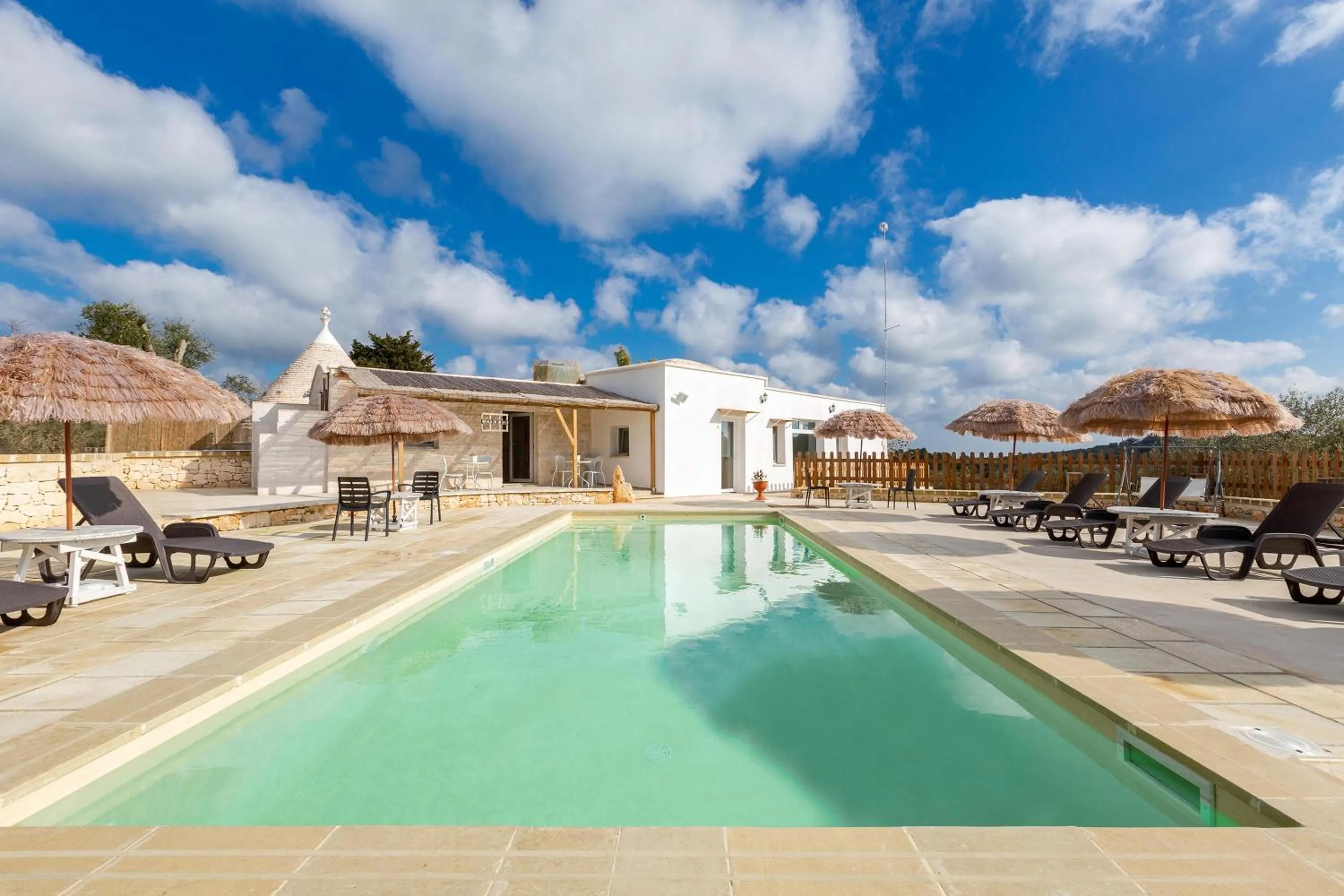 Swimming pool in B&B Mariano