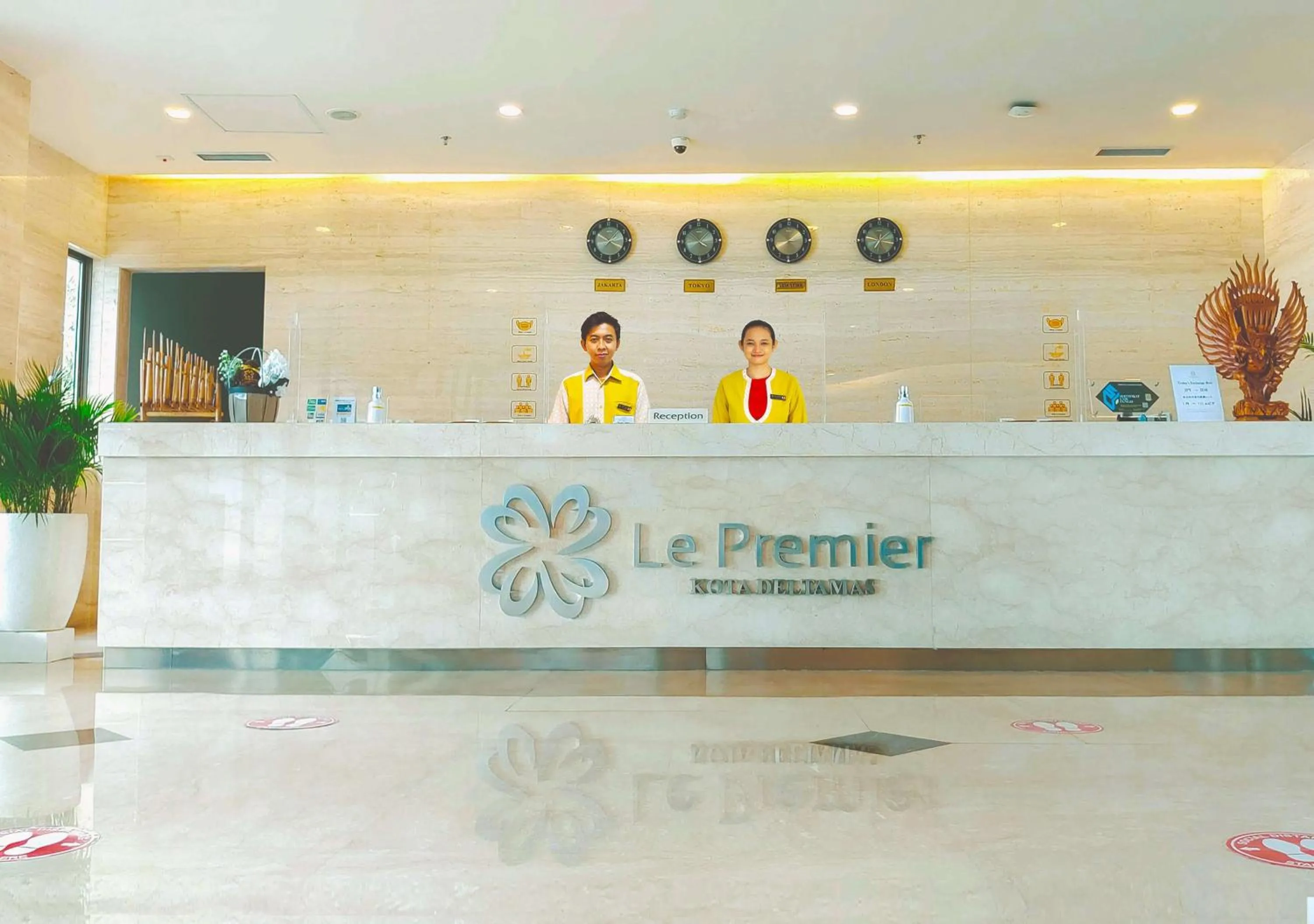 Lobby or reception in Le Premier Hotel Deltamas