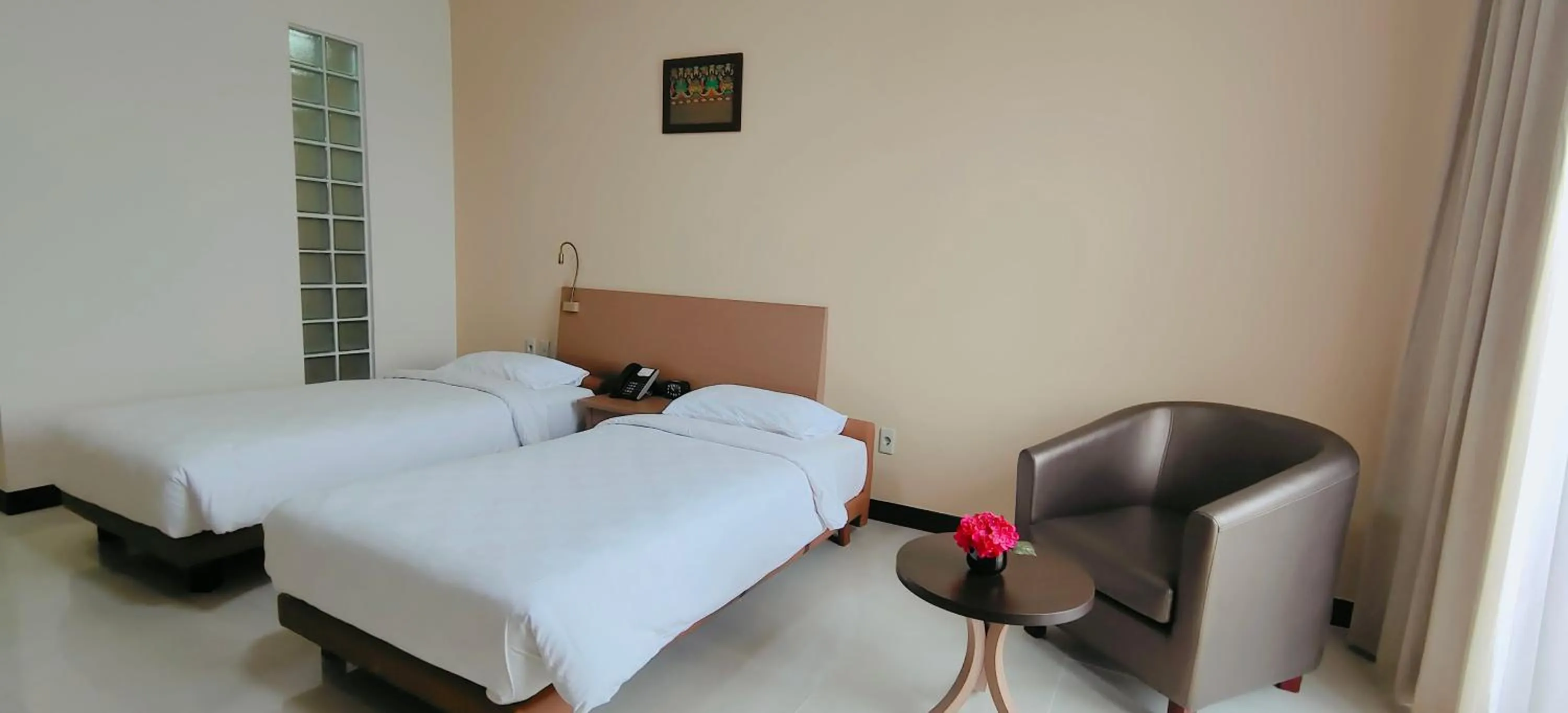 Bed in Le Premier Hotel Deltamas