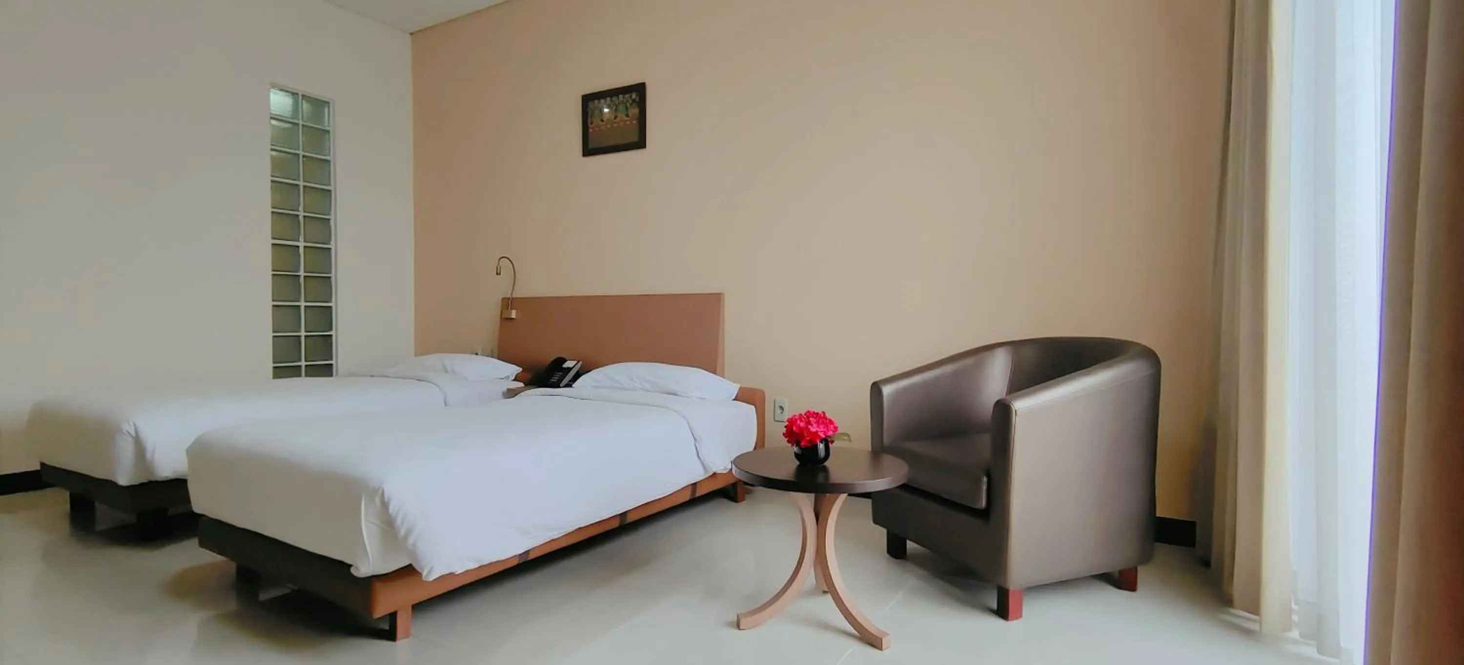 Bed in Le Premier Hotel Deltamas