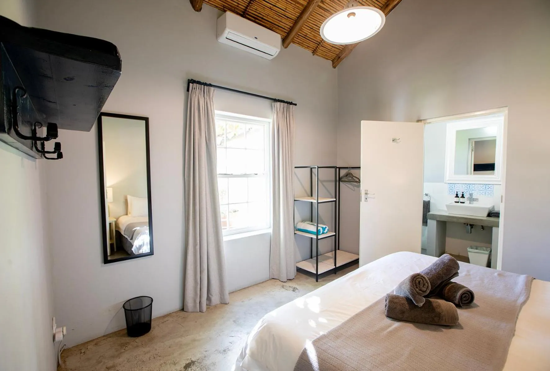 Bedroom, Bed in Saronsberg Vineyard Cottages