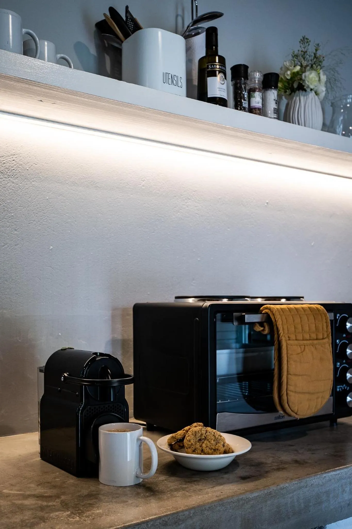 Kitchen or kitchenette in Saronsberg Vineyard Cottages