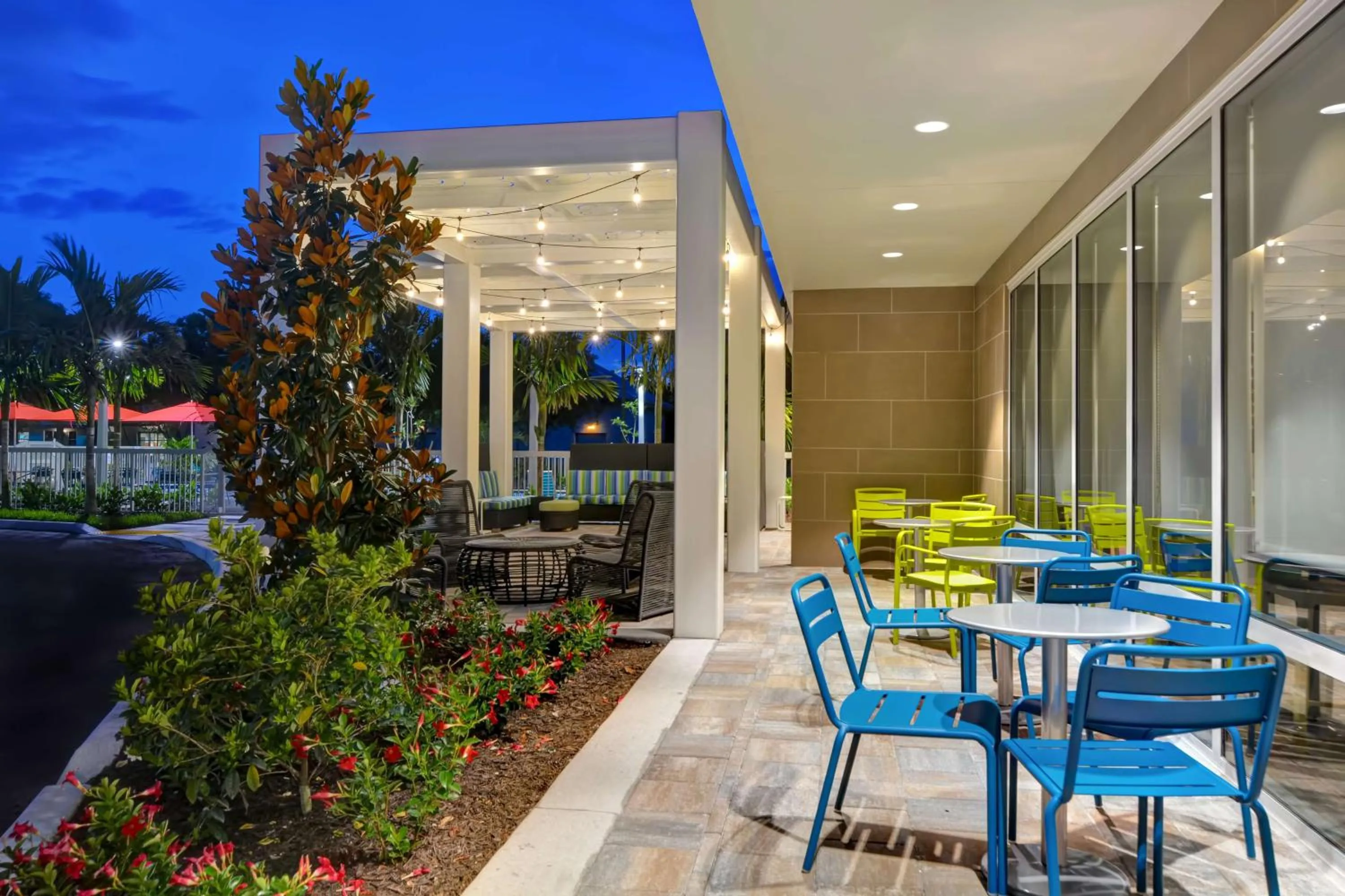 Patio in Home2 Suites By Hilton Naples I-75 Pine Ridge Road
