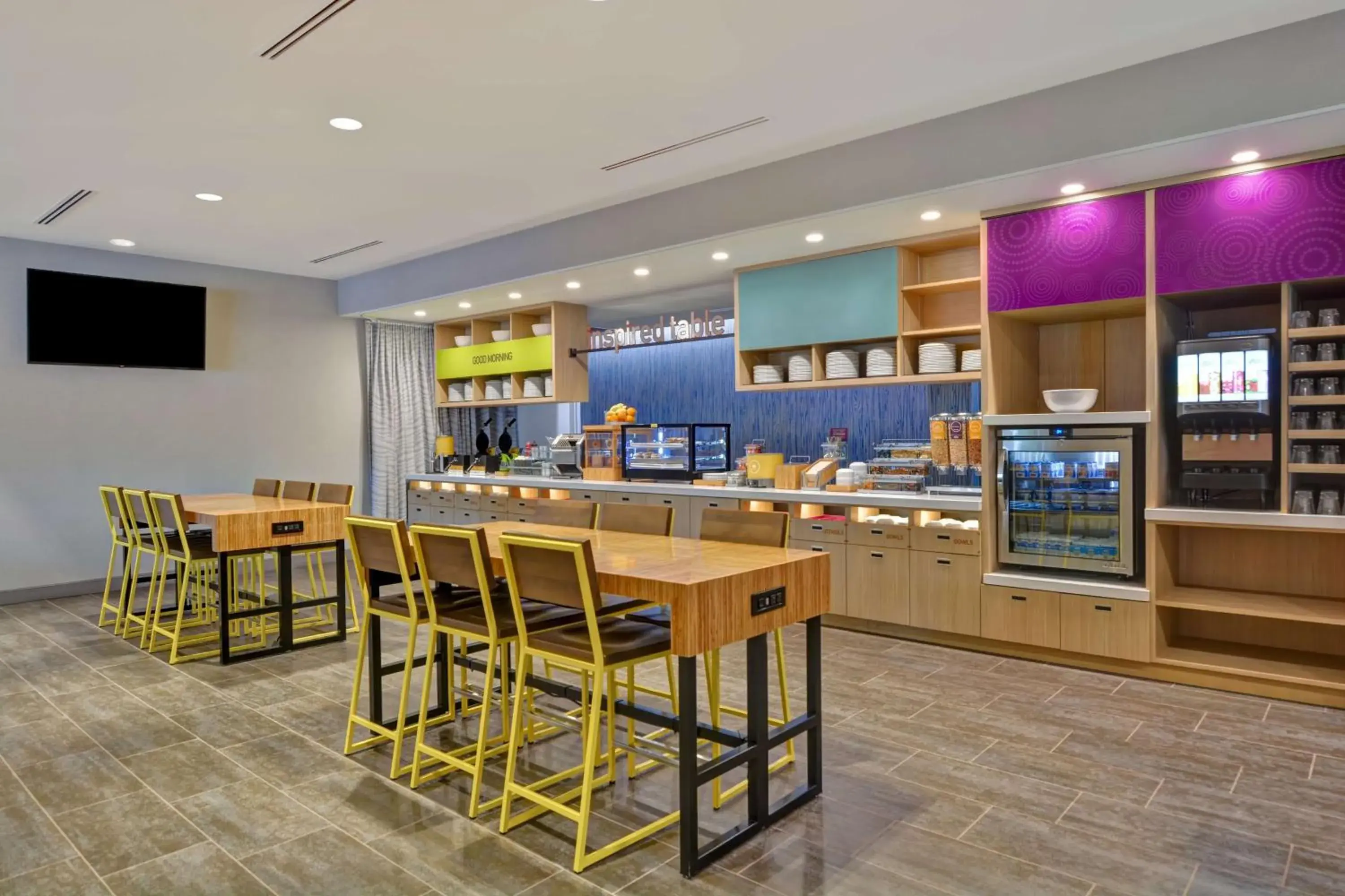 Breakfast in Home2 Suites By Hilton Naples I-75 Pine Ridge Road Breakfast in Home2 Suites By Hilton Naples I-75 Pine Ridge Road