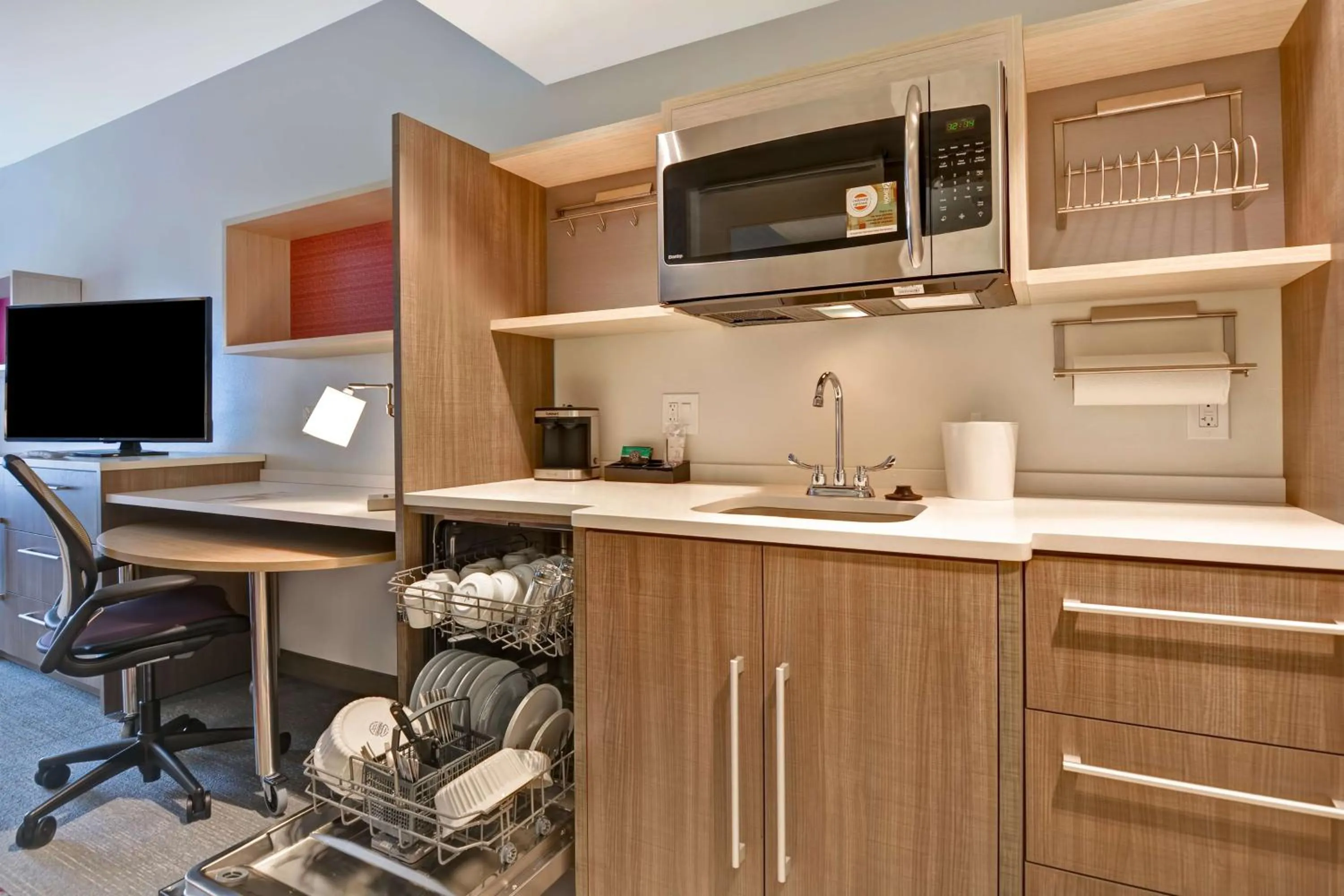 Kitchen or kitchenette in Home2 Suites By Hilton Naples I-75 Pine Ridge Road