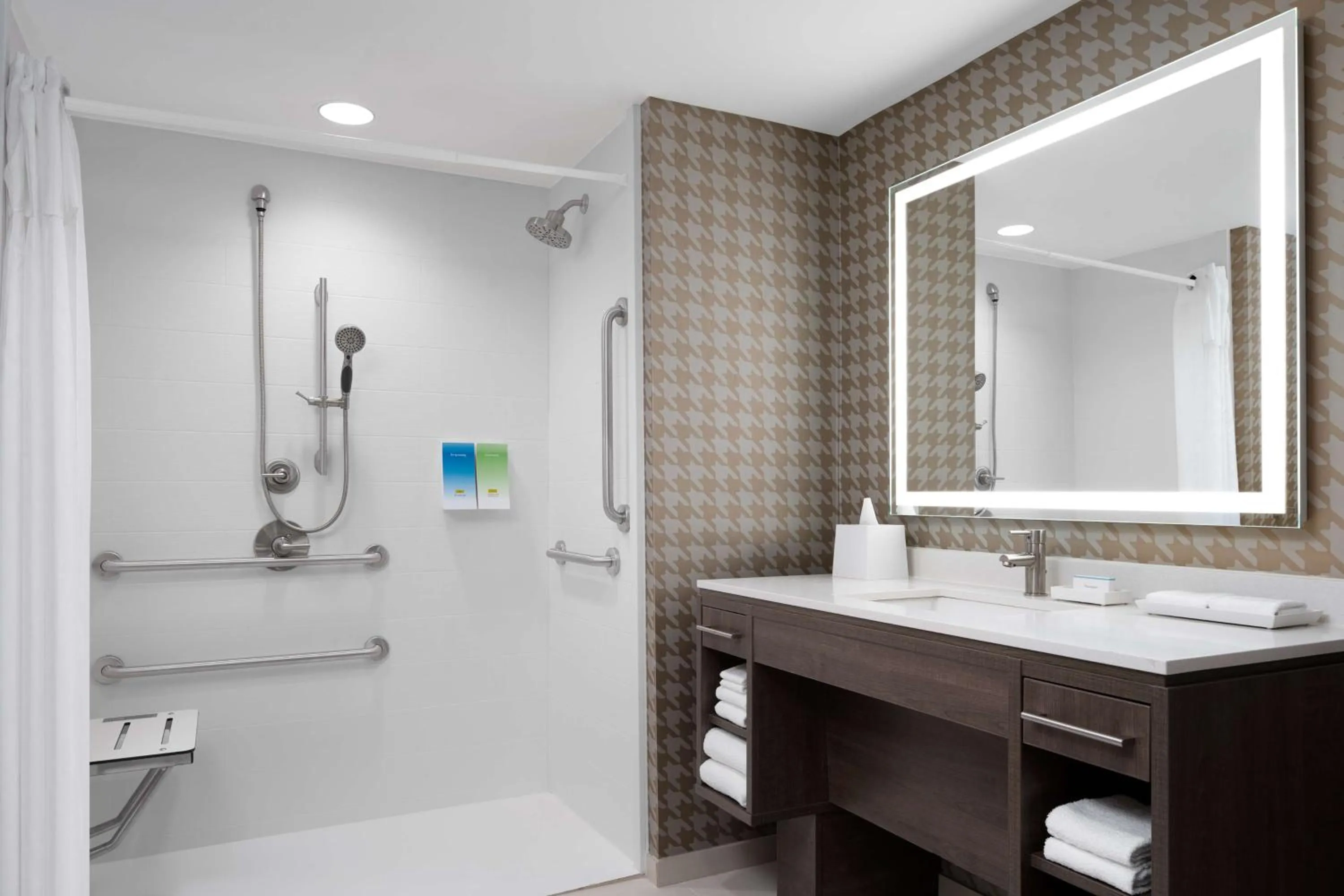 Bathroom in Home2 Suites by Hilton Des Moines at Drake University