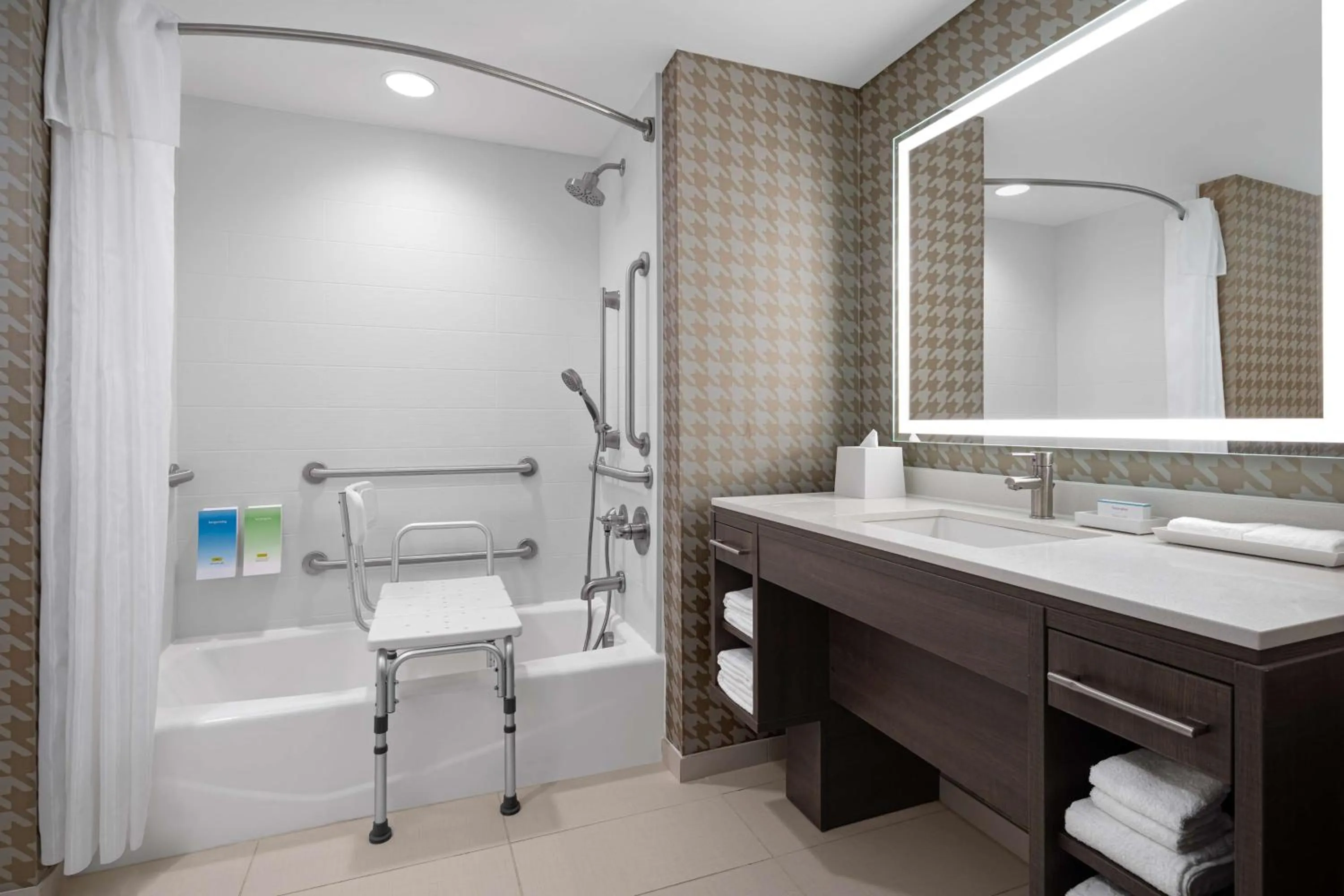 Bathroom in Home2 Suites by Hilton Des Moines at Drake University