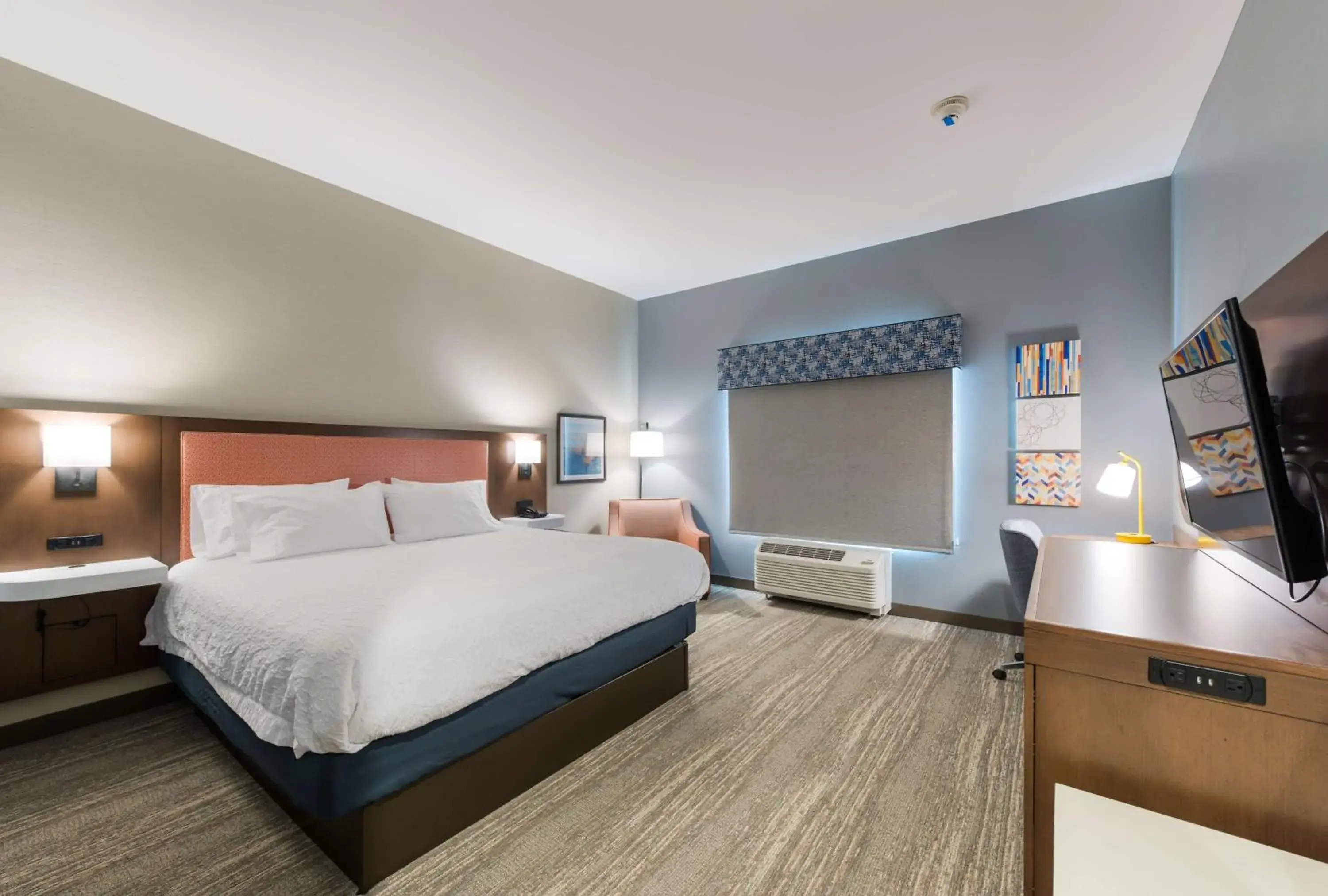 Bedroom, Bed in Hampton Inn Niles, Mi Bedroom, Bed in Hampton Inn Niles, Mi