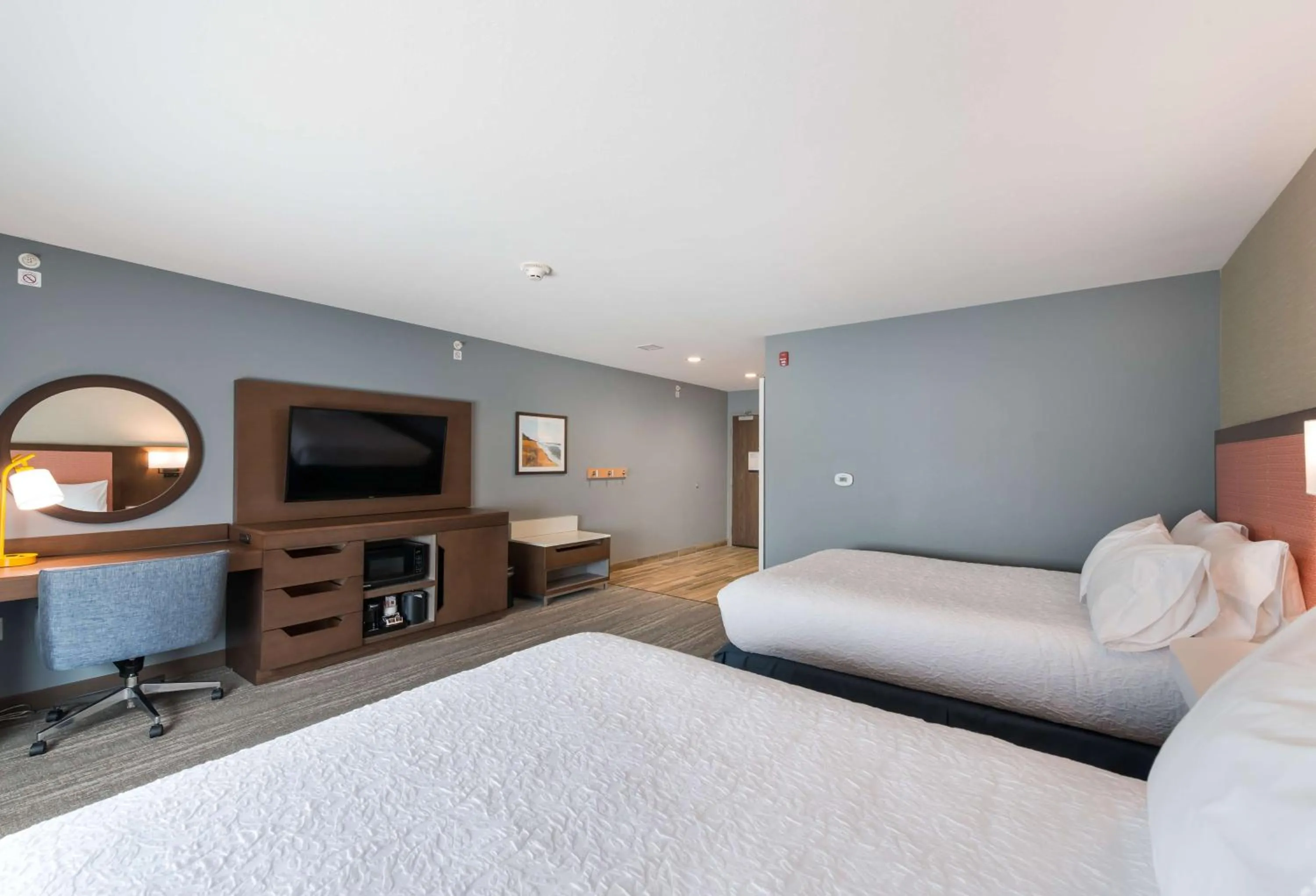 Bedroom, Bed in Hampton Inn Niles, Mi