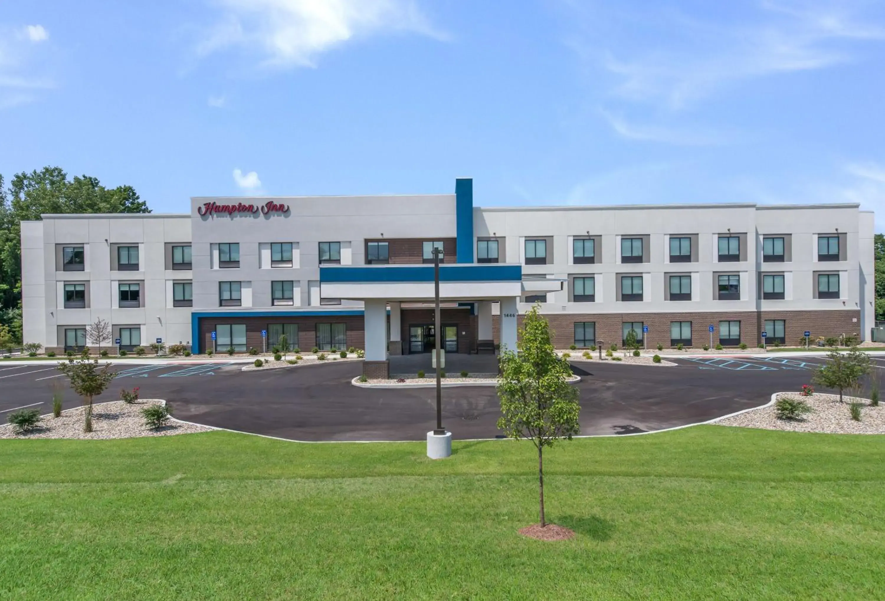 Property building in Hampton Inn Niles, Mi Property building in Hampton Inn Niles, Mi
