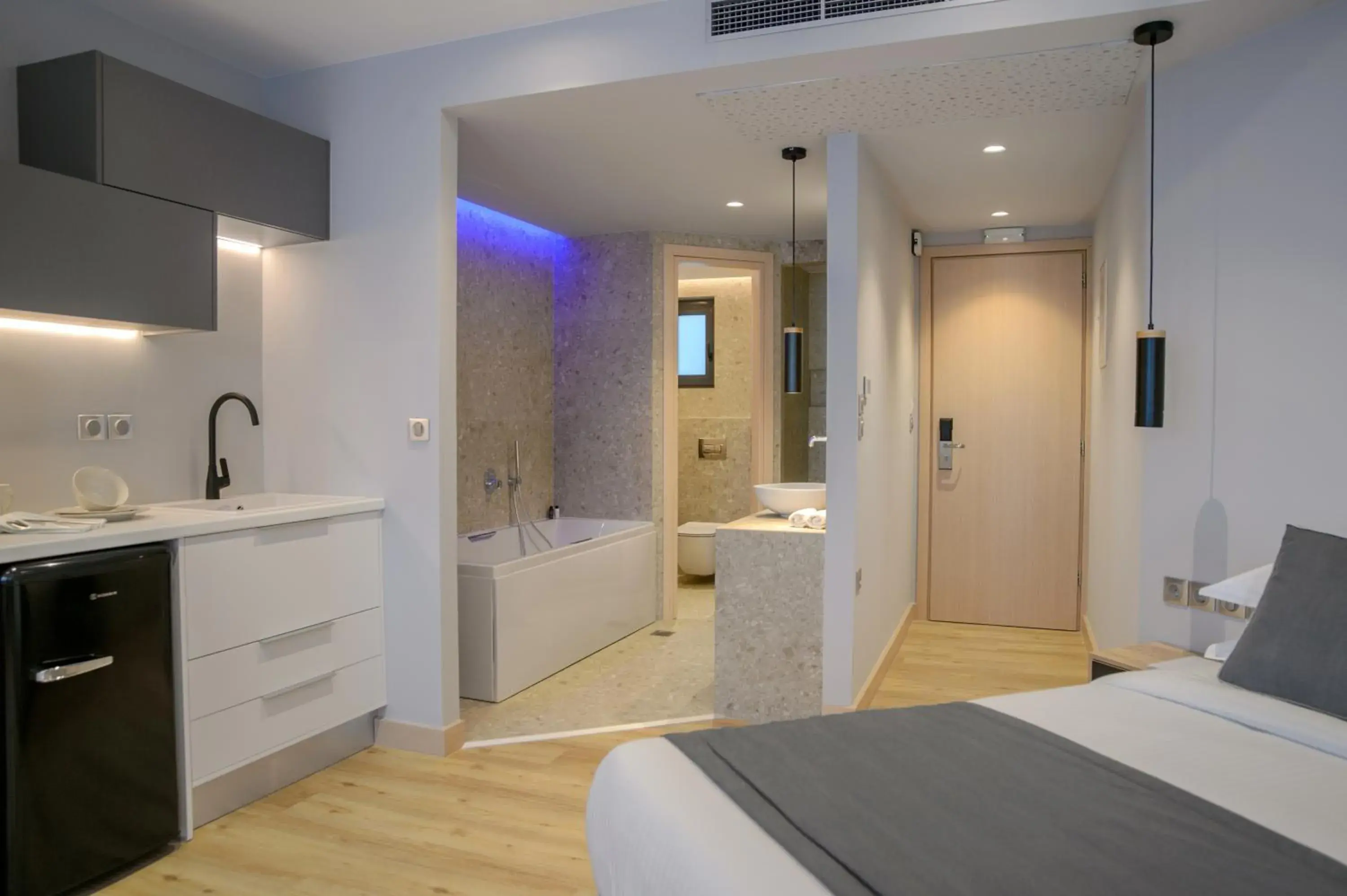 Hot Tub, Bed in The Convo Syngrou Apartments Hot Tub, Bed in The Convo Syngrou Apartments