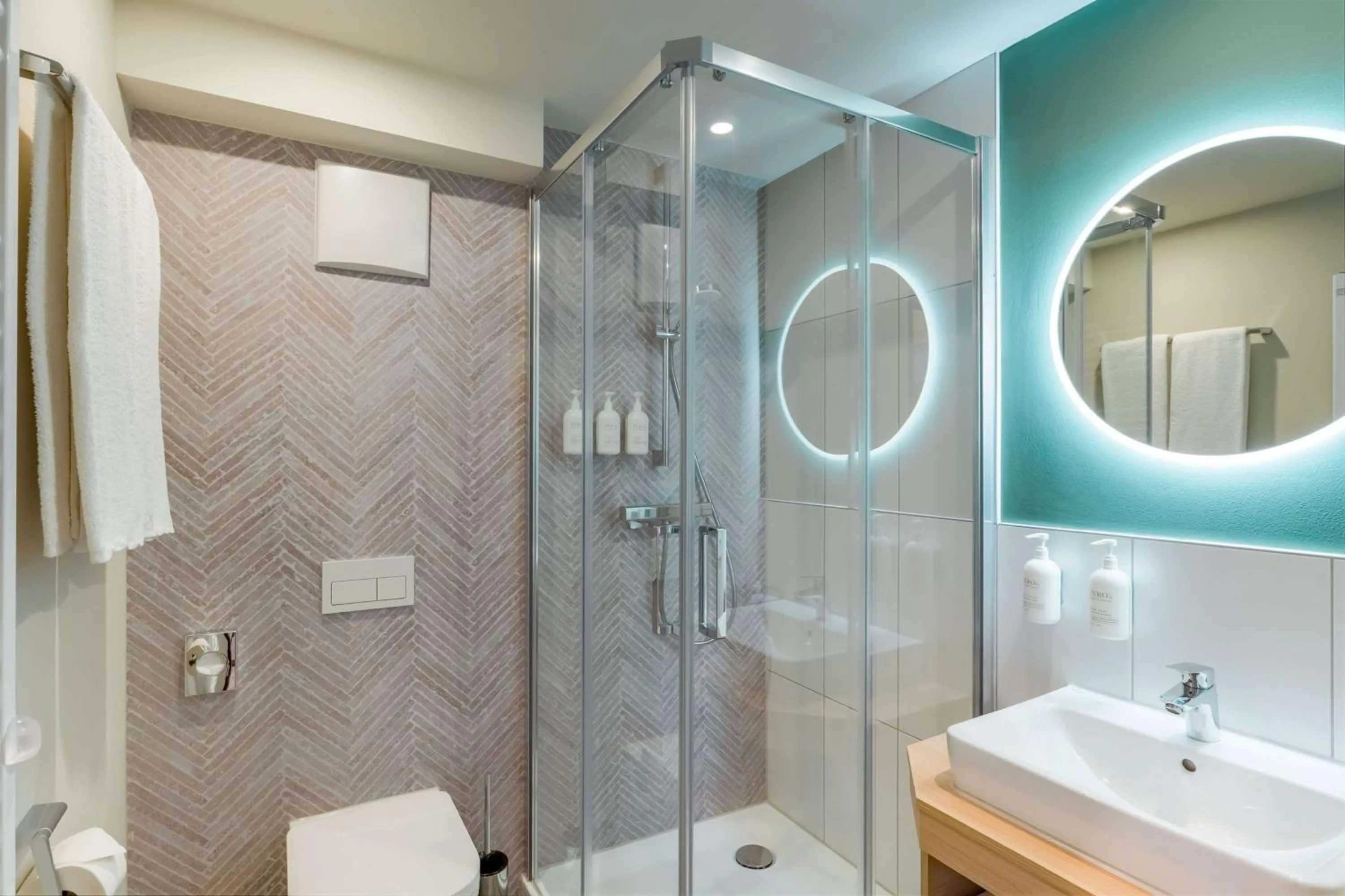 Bathroom in Spark By Hilton Stuttgart Sindelfingen