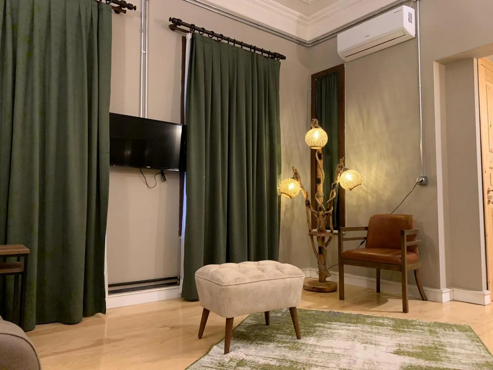 TV and multimedia in Berfinn Hotel Beşiktaş