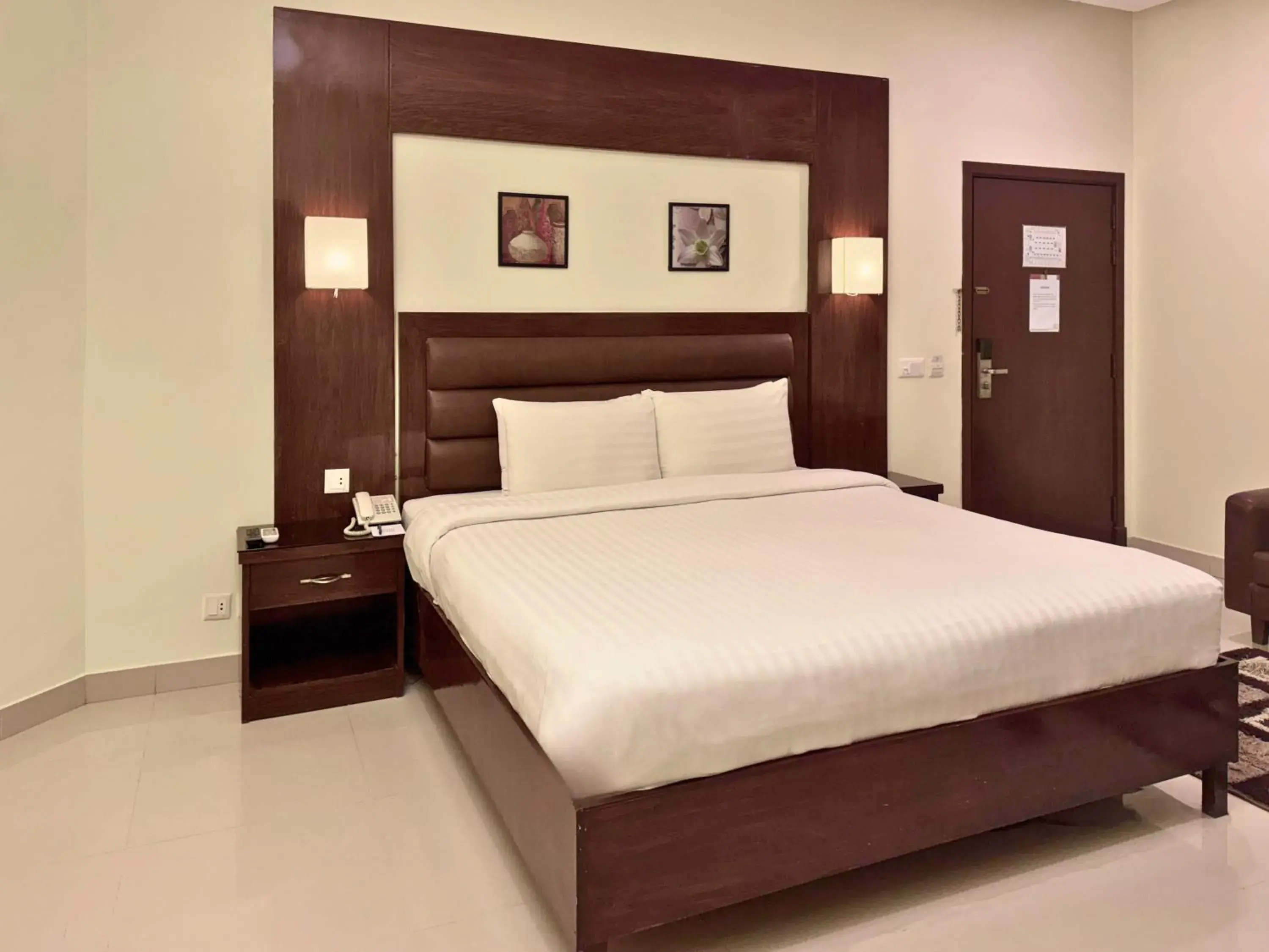 Bed in Hotel One DG Khan Bed in Hotel One DG Khan