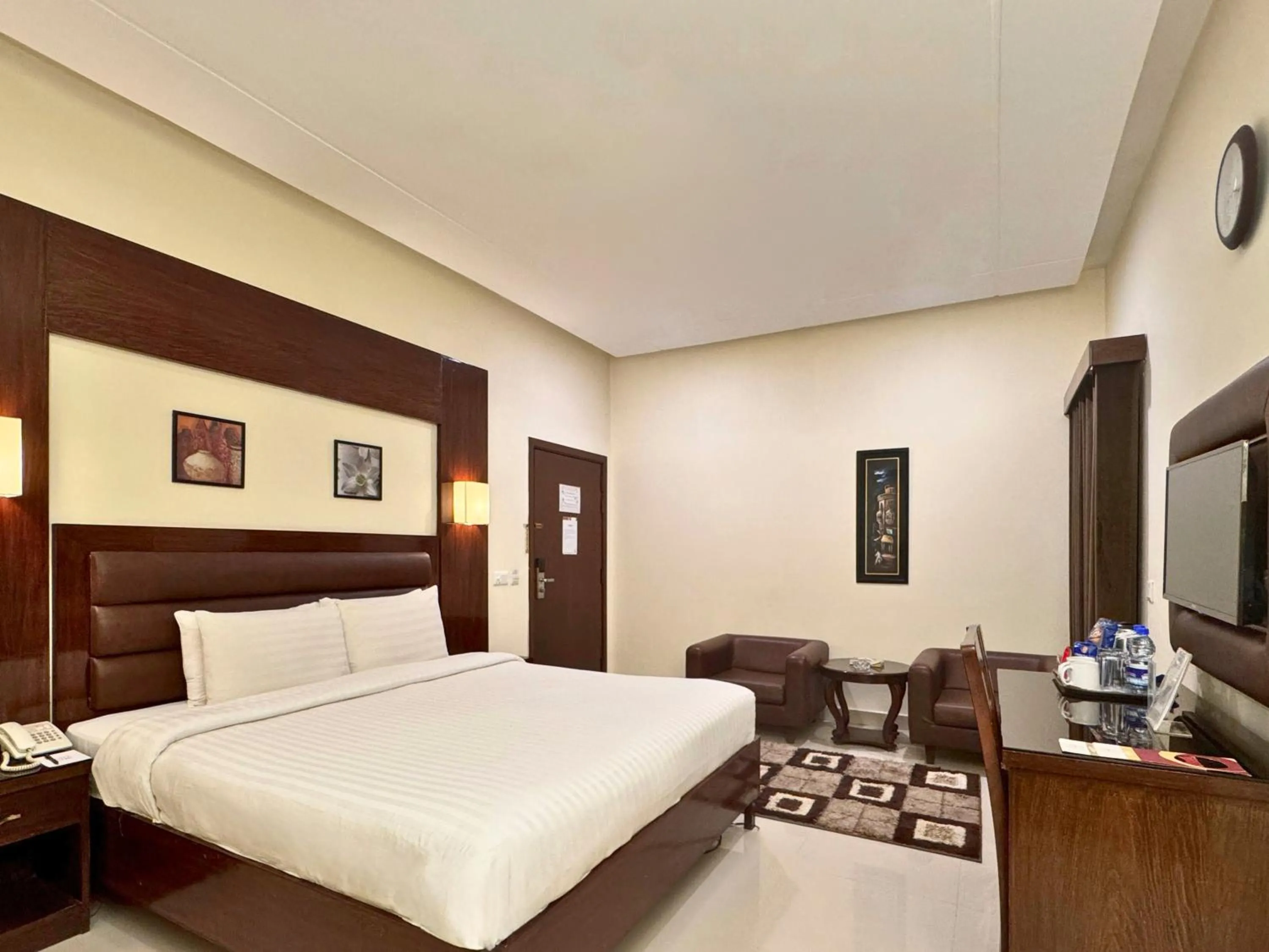 Bed in Hotel One DG Khan