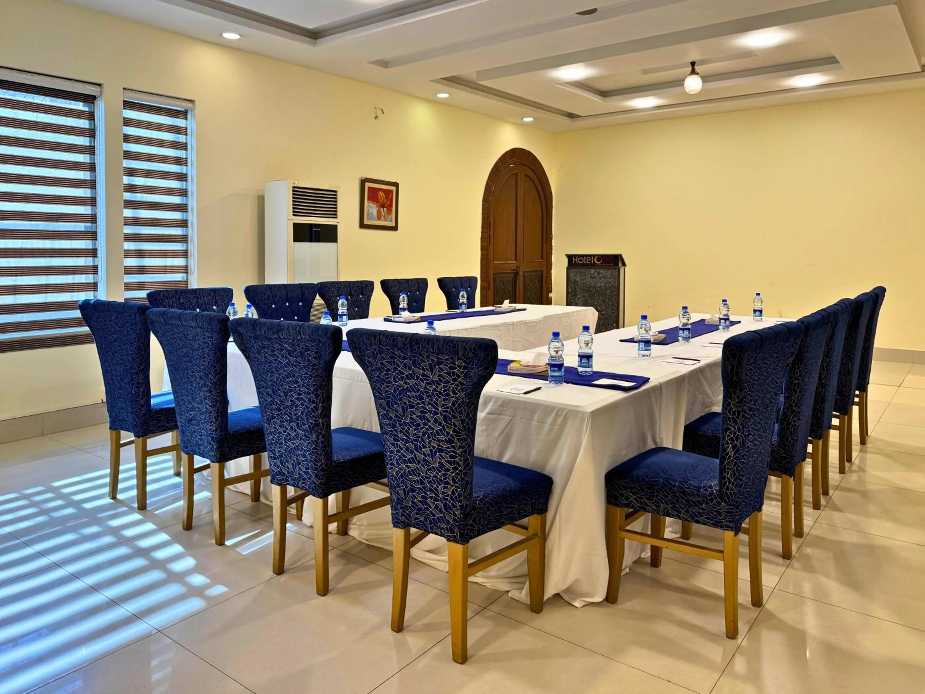 Living room in Hotel One DG Khan