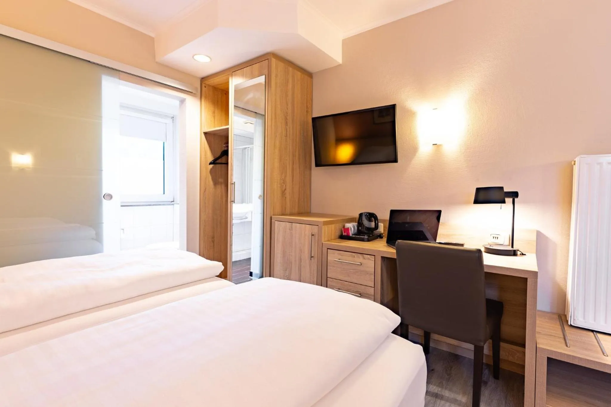 Photo of the whole room, Bed in Garner Hotel Bremen North by IHG