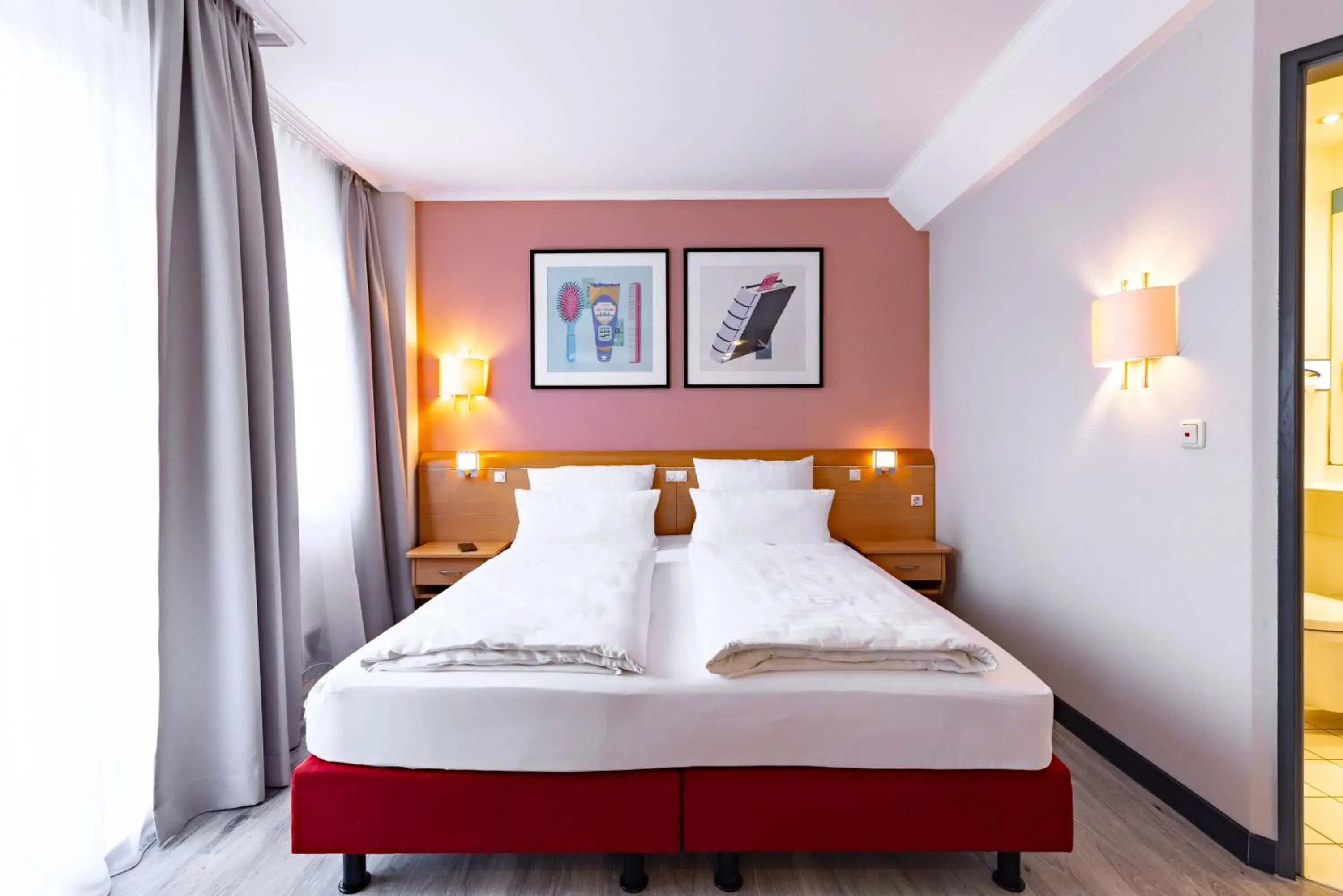 Photo of the whole room, Bed in Garner Hotel Bremen North by IHG Photo of the whole room, Bed in Garner Hotel Bremen North by IHG