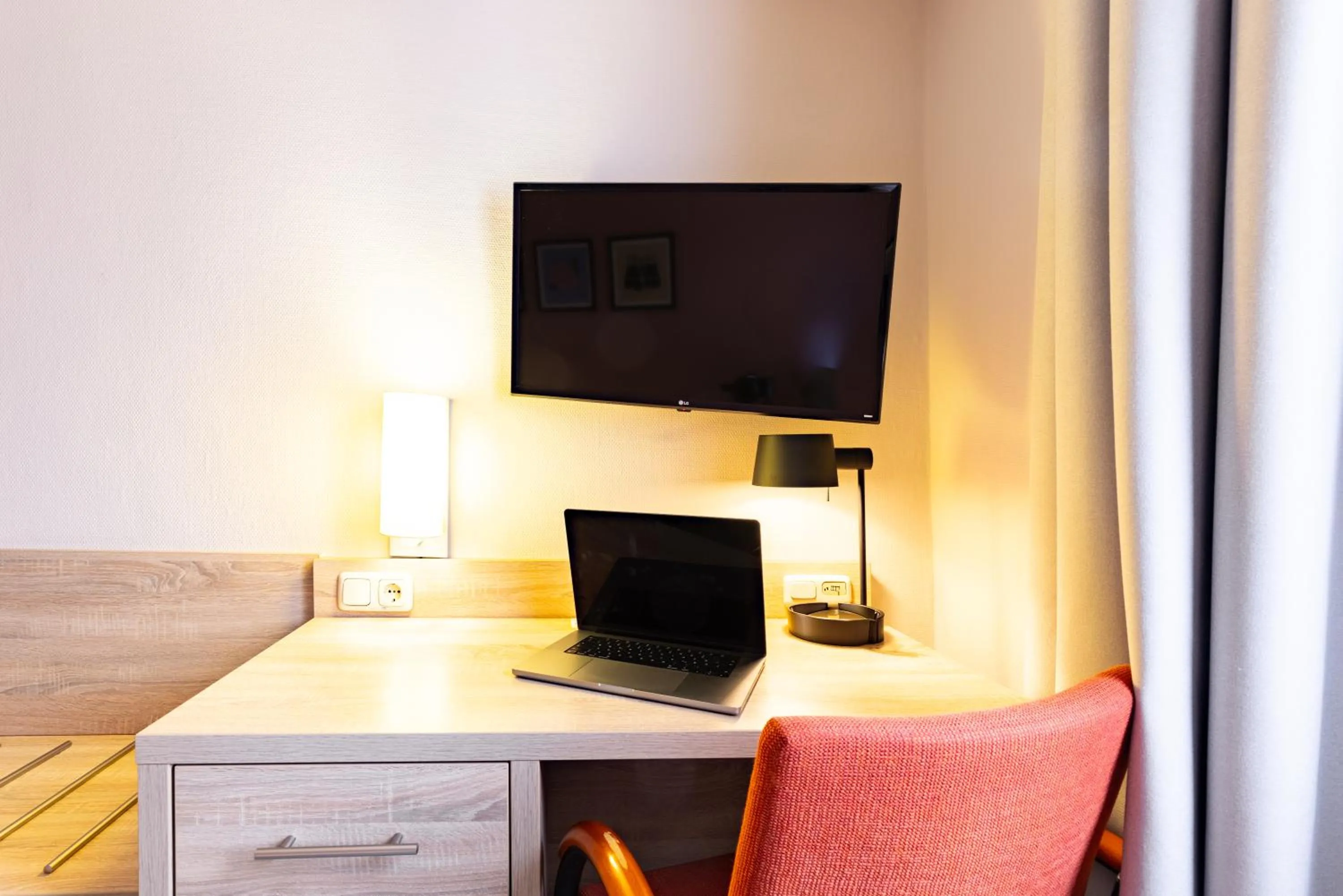 Photo of the whole room in Garner Hotel Bremen North by IHG