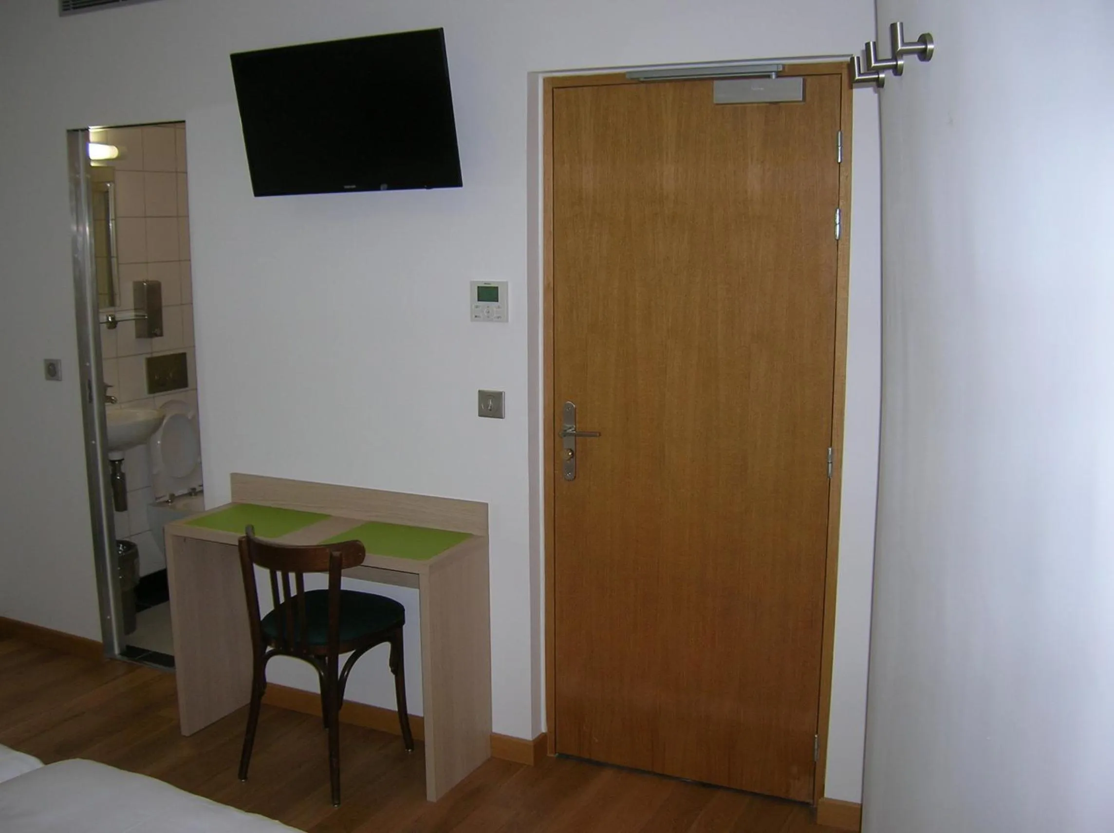 TV and multimedia in Hotel Darcet