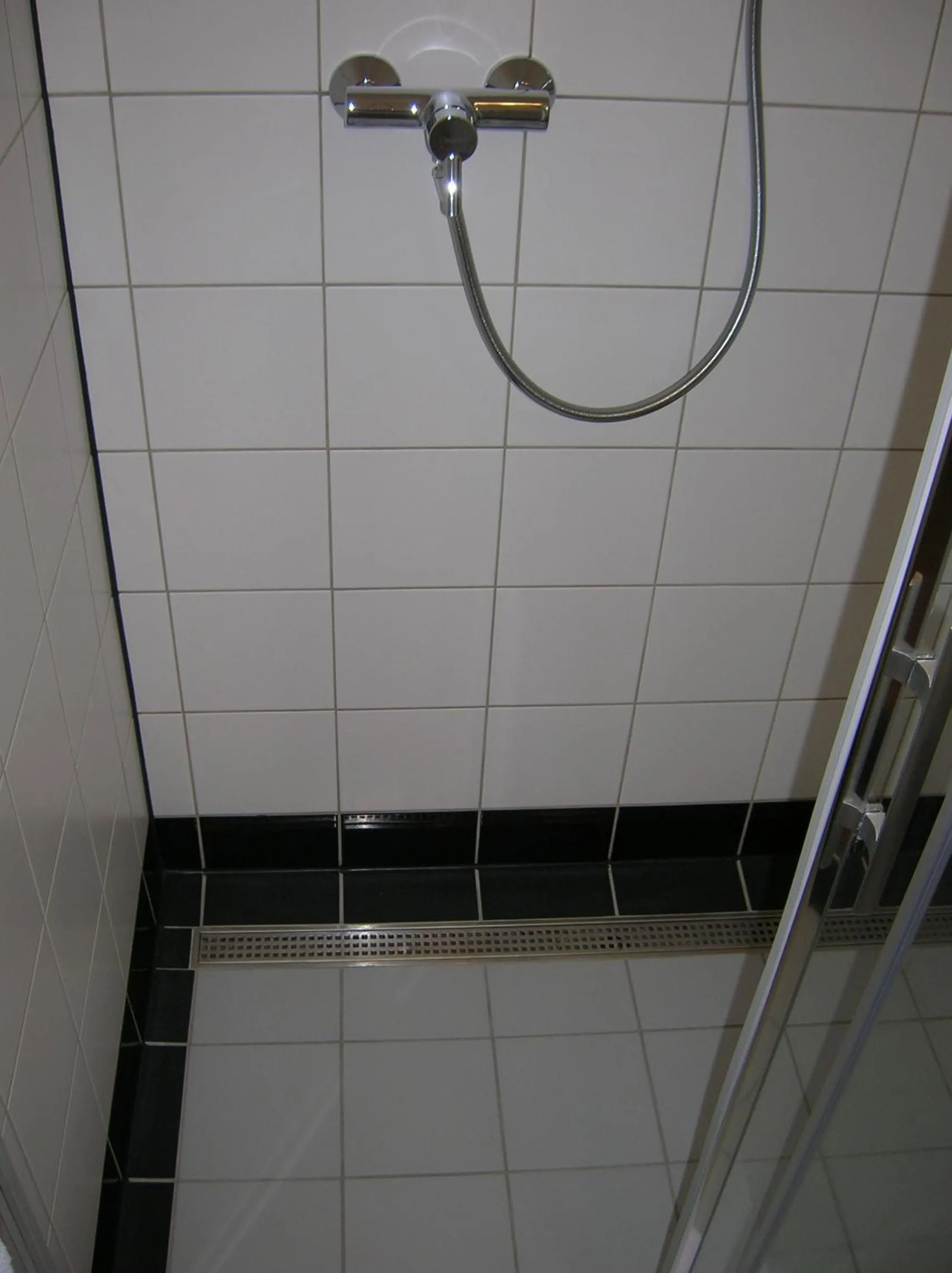 Bathroom in Hotel Darcet