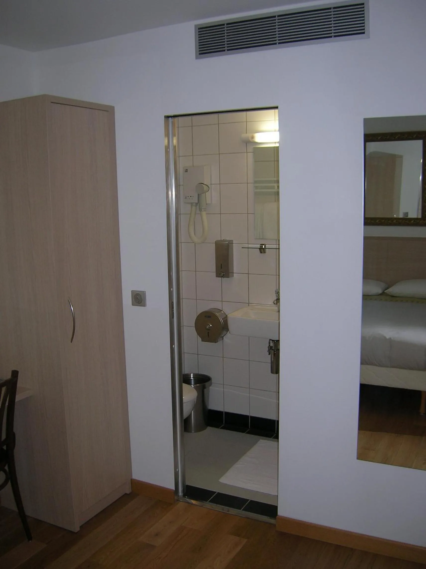 Bathroom in Hotel Darcet