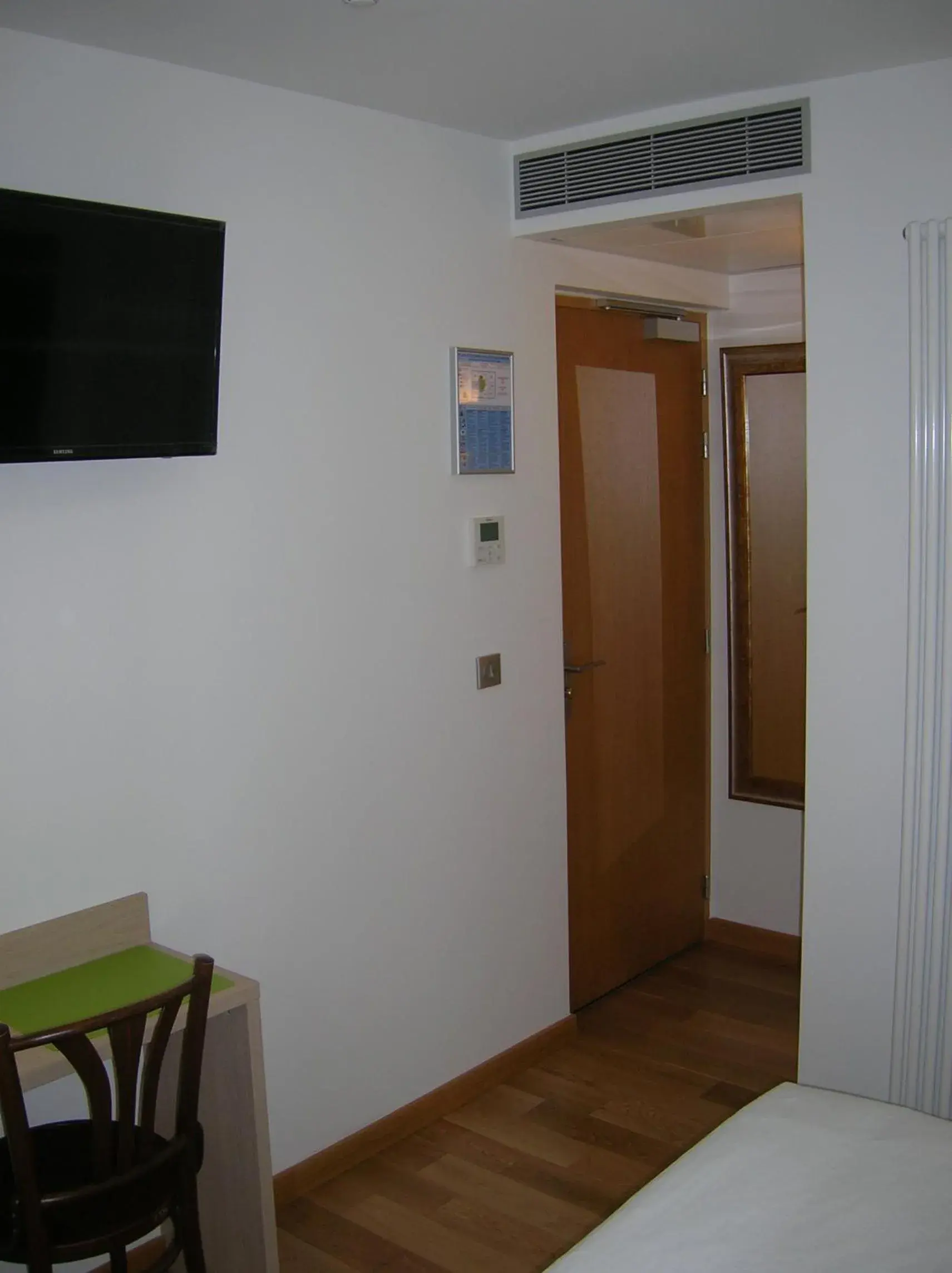 TV and multimedia, Bed in Hotel Darcet TV and multimedia, Bed in Hotel Darcet