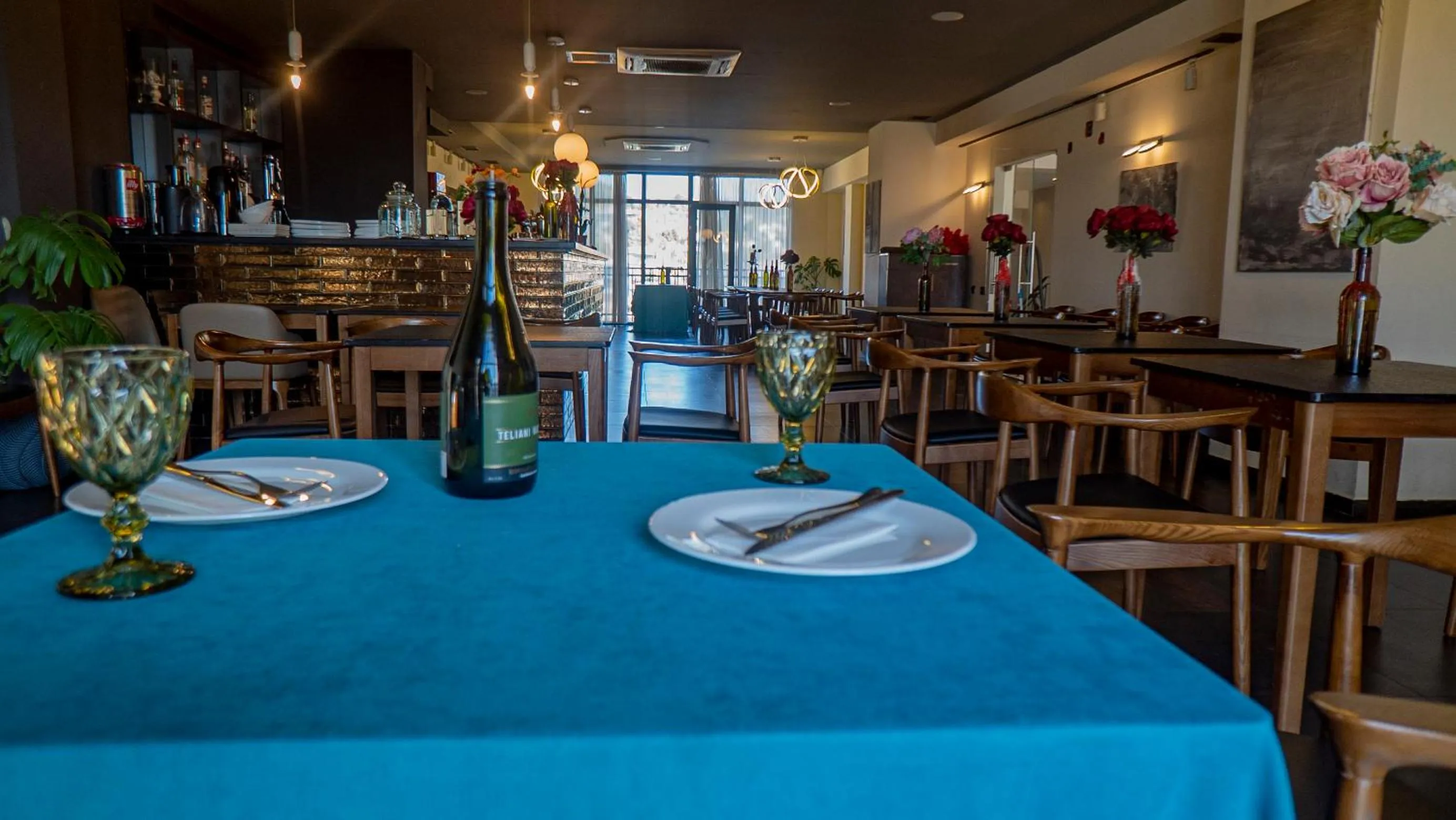 Restaurant/places to eat in TM Apart Hotel