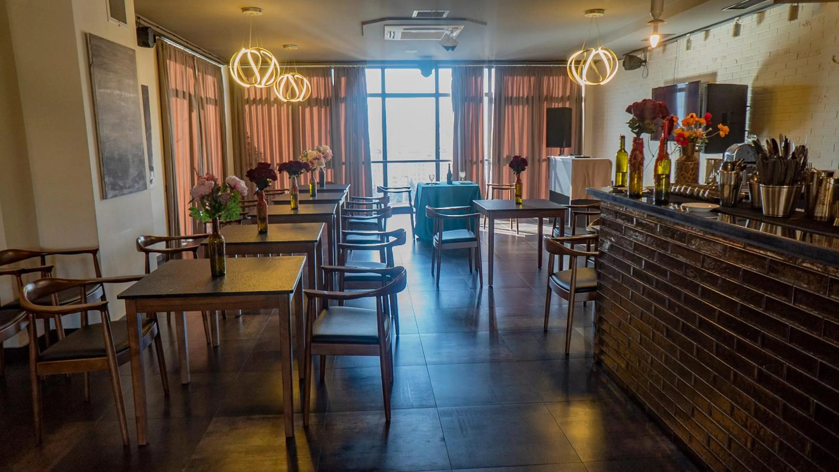 Restaurant/places to eat in TM Apart Hotel