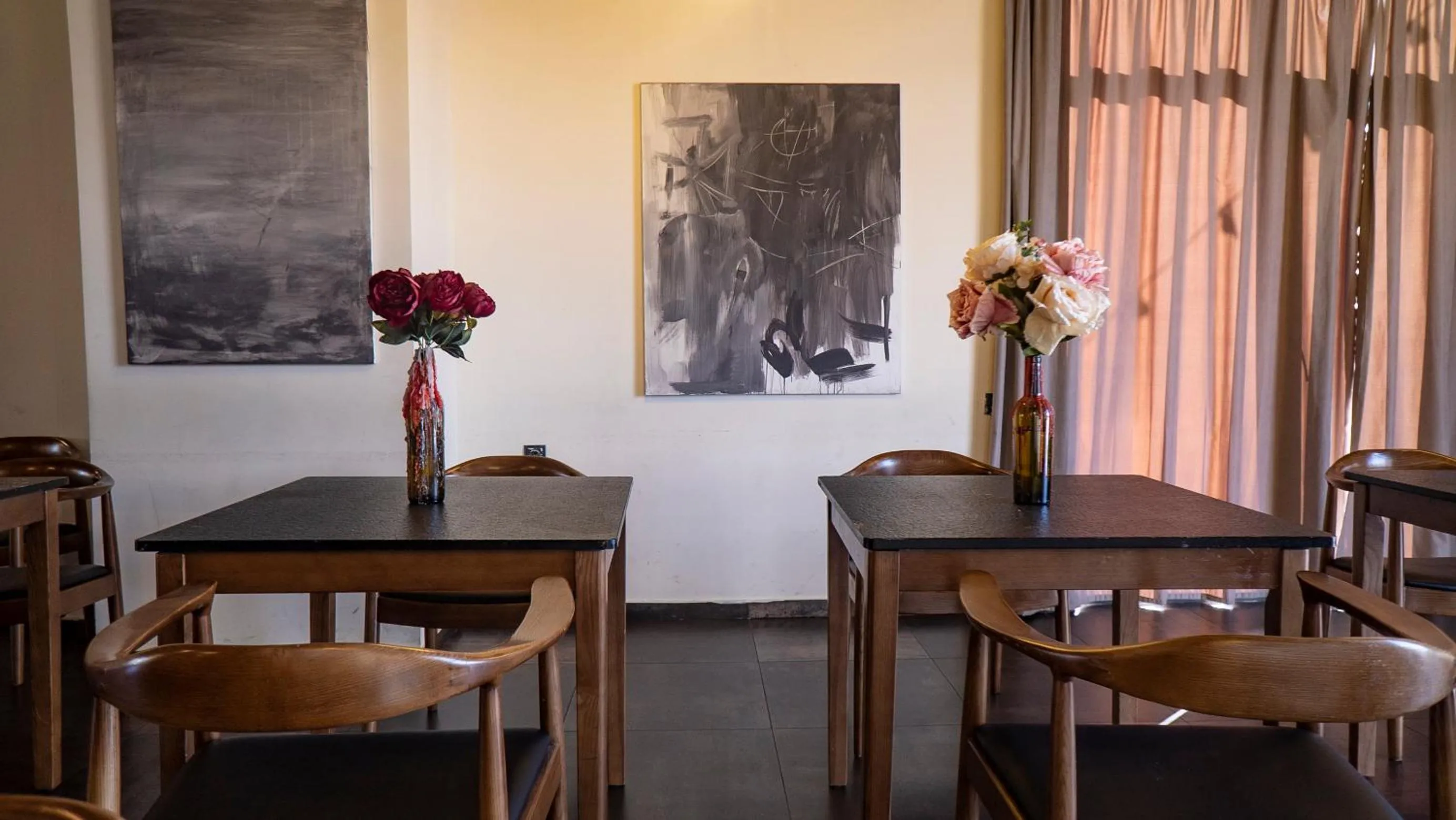 Restaurant/places to eat in TM Apart Hotel