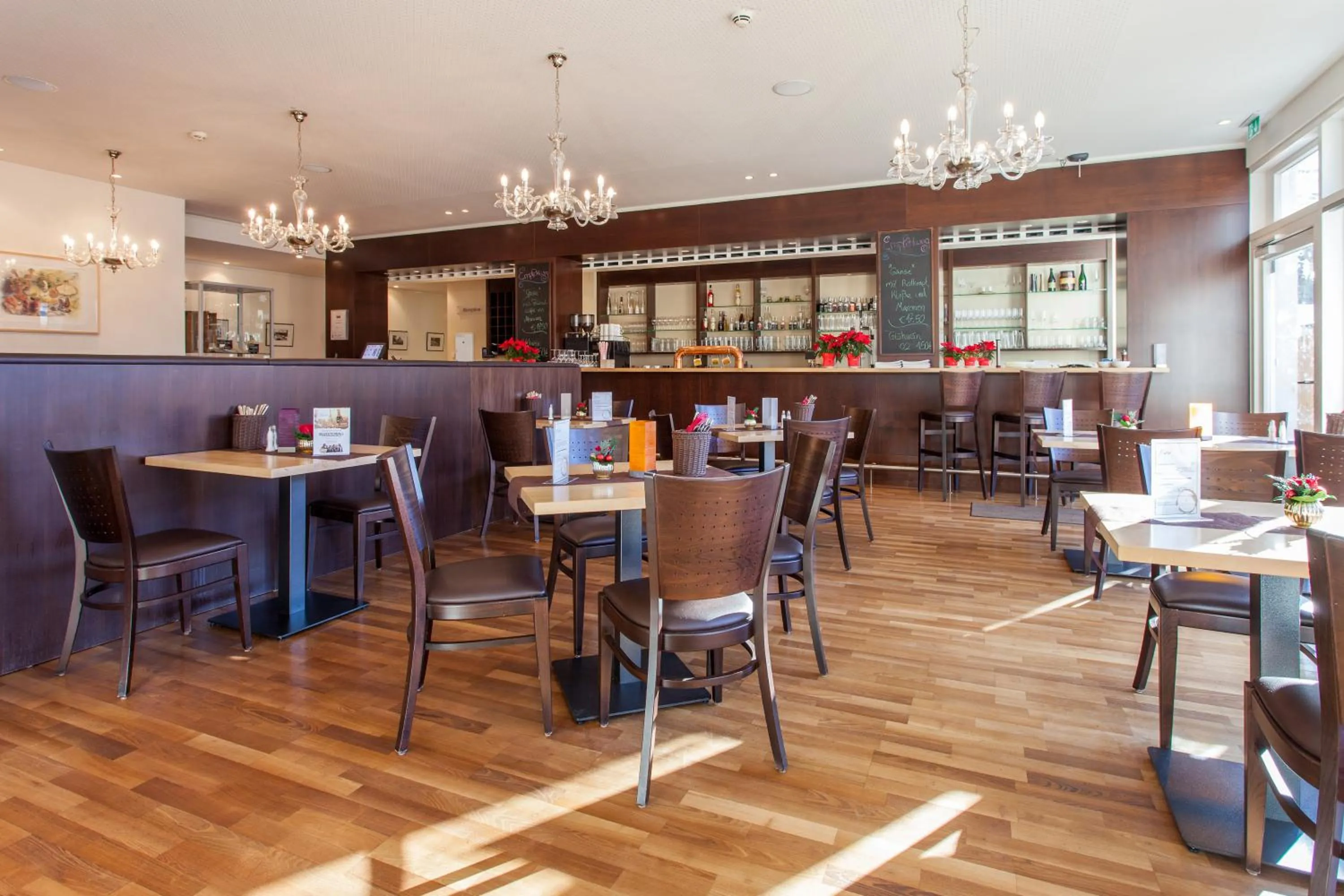 Restaurant/places to eat in Halber Mond