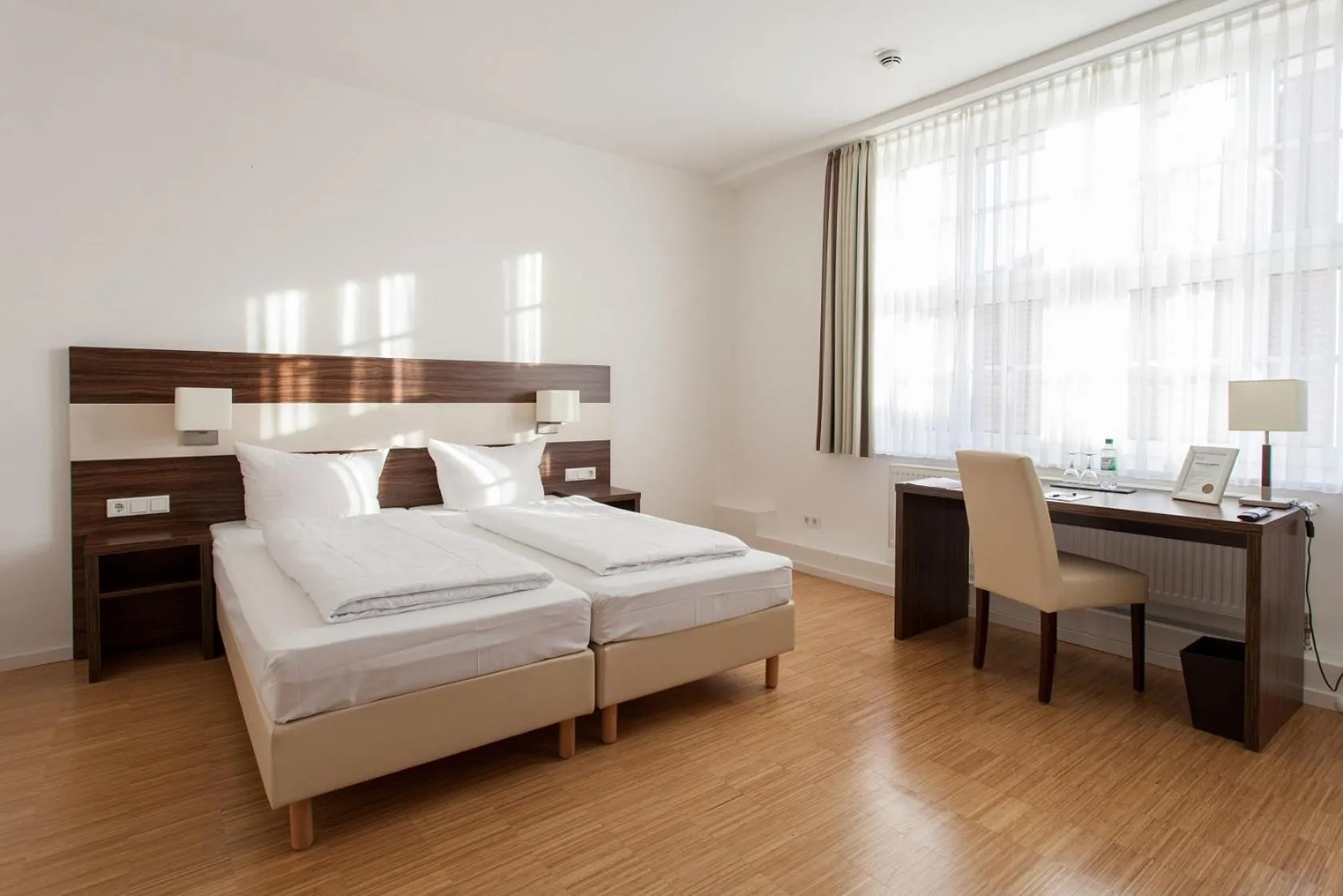 Bed in Halber Mond