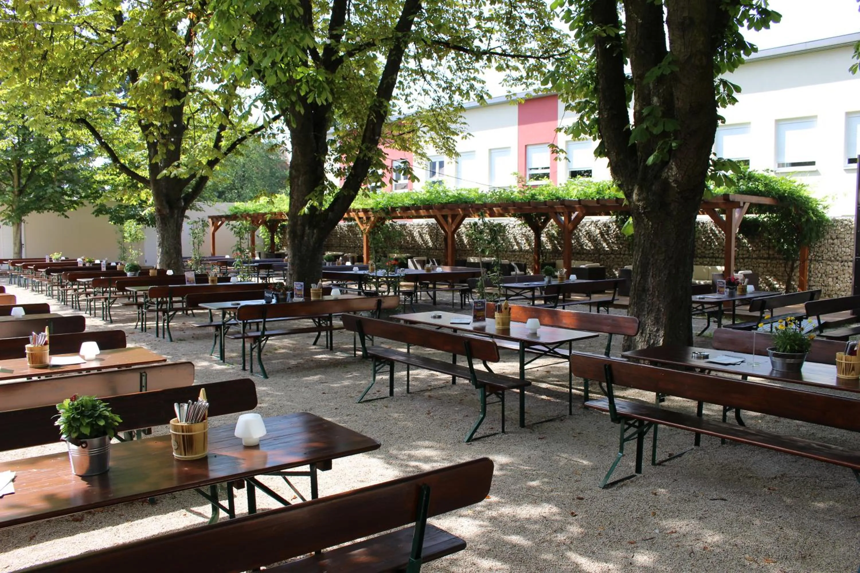 Restaurant/places to eat in Halber Mond
