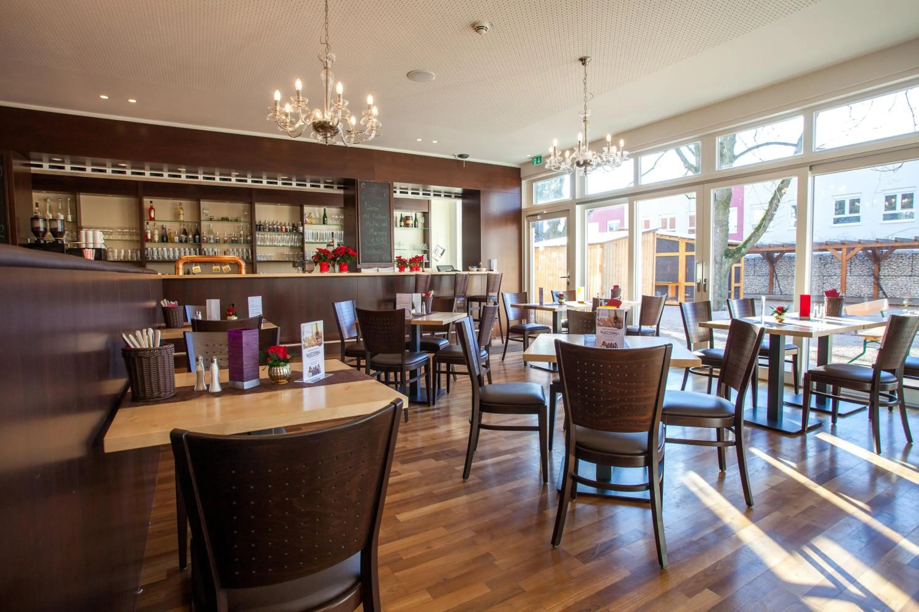 Restaurant/places to eat in Halber Mond