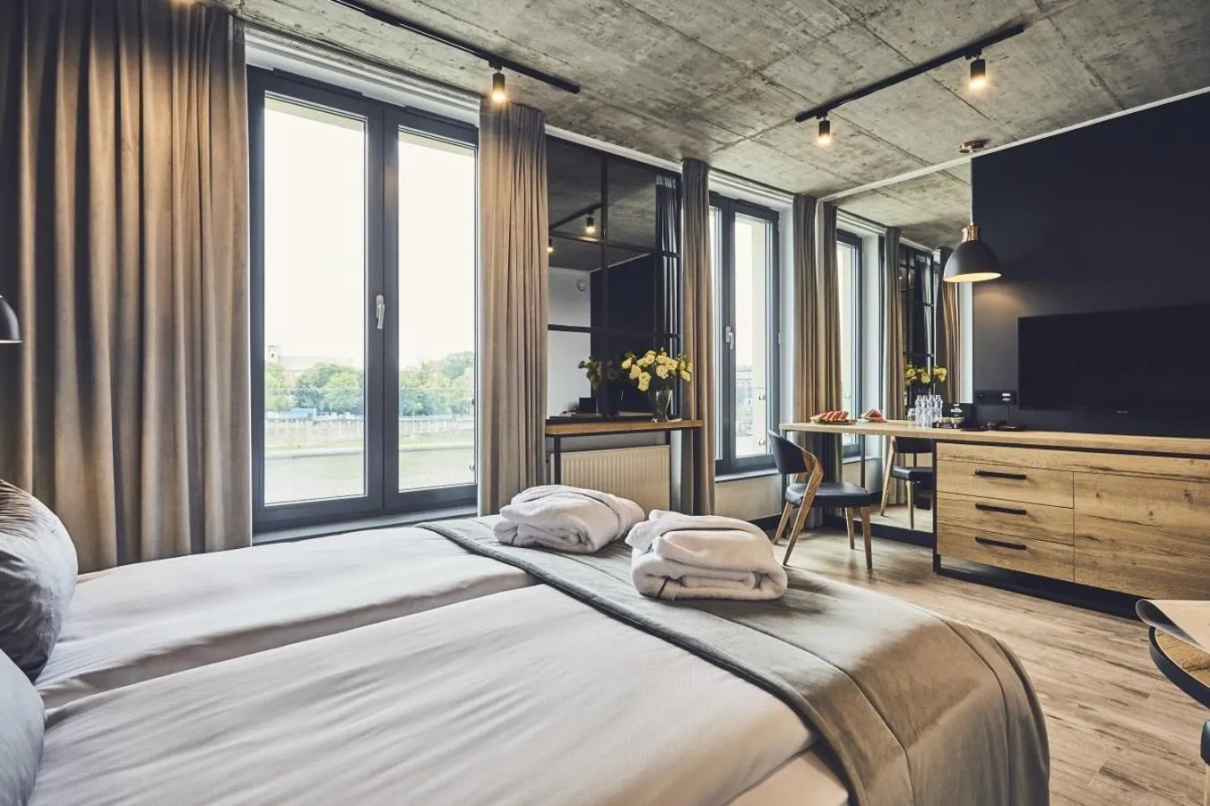 Bedroom, Bed in The Bridge Suites Hotel