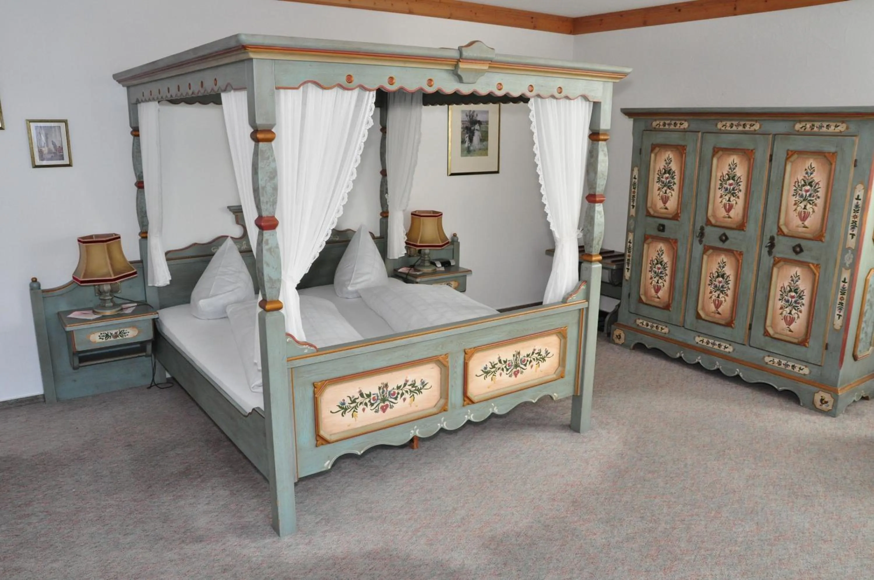 Photo of the whole room, Bed in Hotel Sauerländer Hof