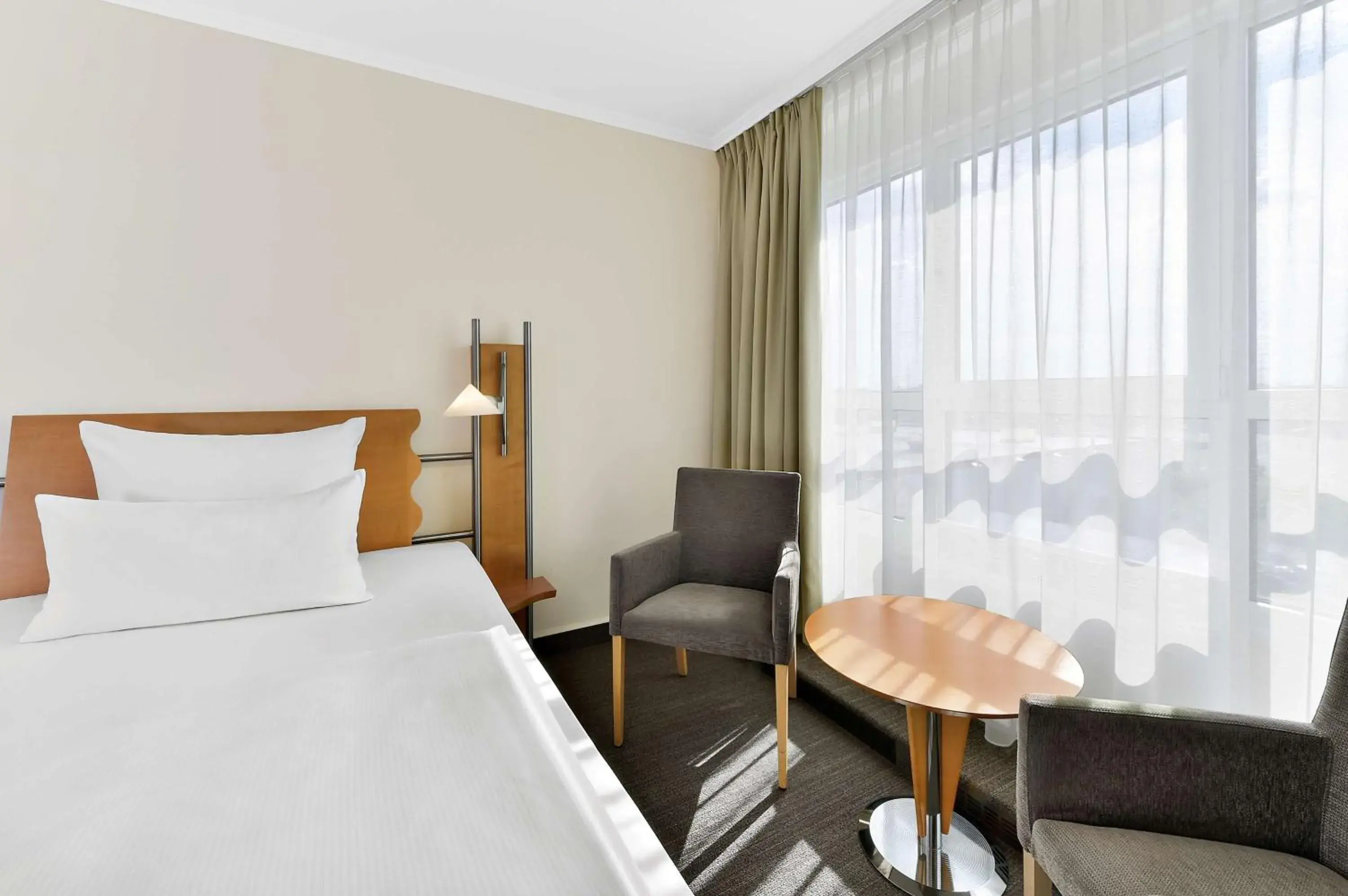 Photo of the whole room, Bed in NH Mannheim Viernheim Photo of the whole room, Bed in NH Mannheim Viernheim