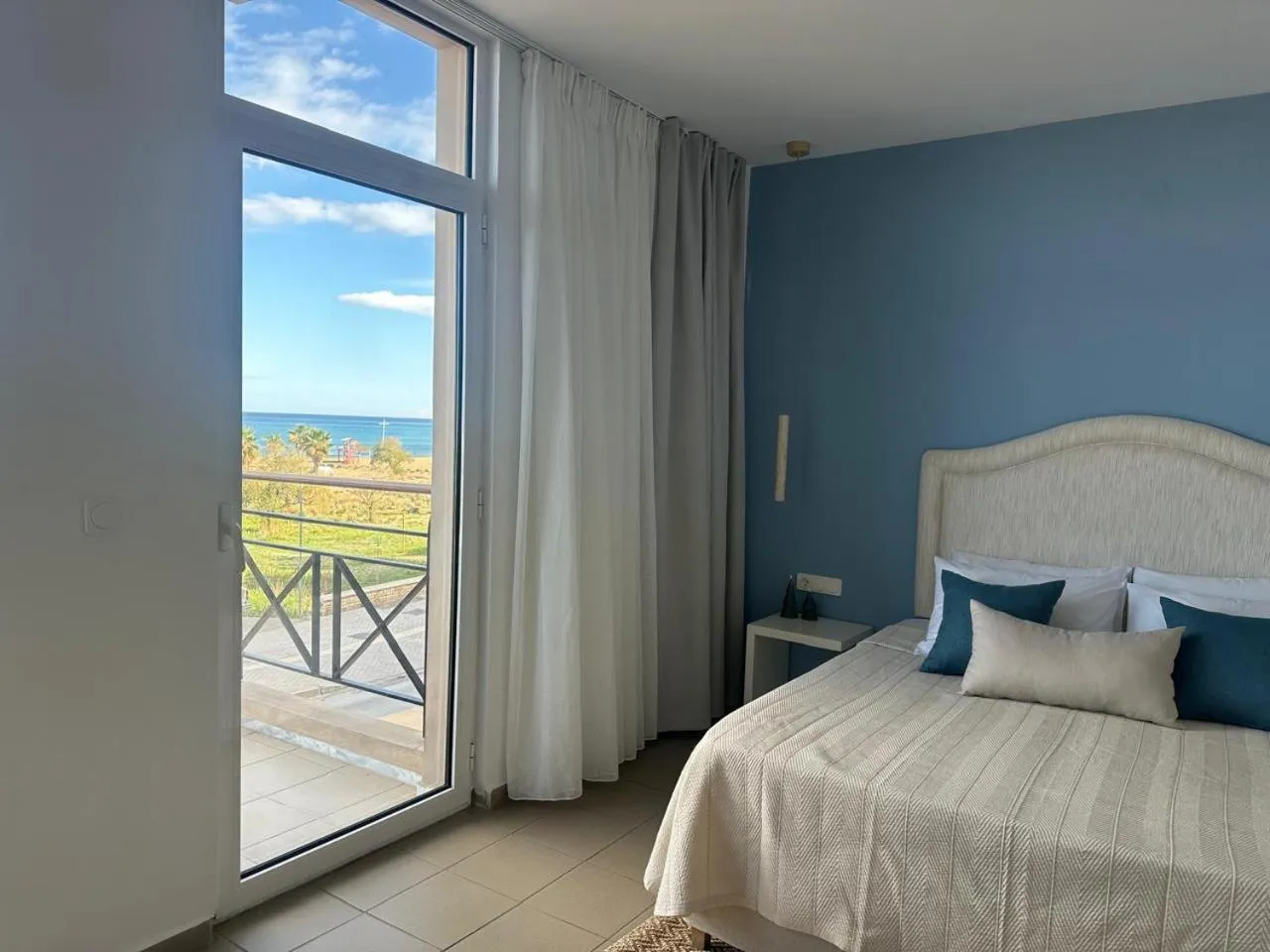 Photo of the whole room, Bed in Thalyra Boutique Hotel