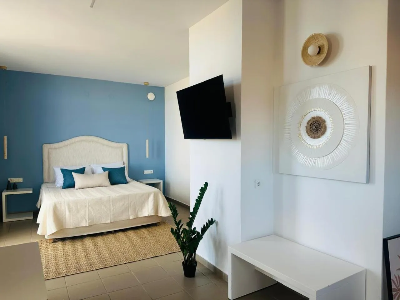 Photo of the whole room, Bed in Thalyra Boutique Hotel