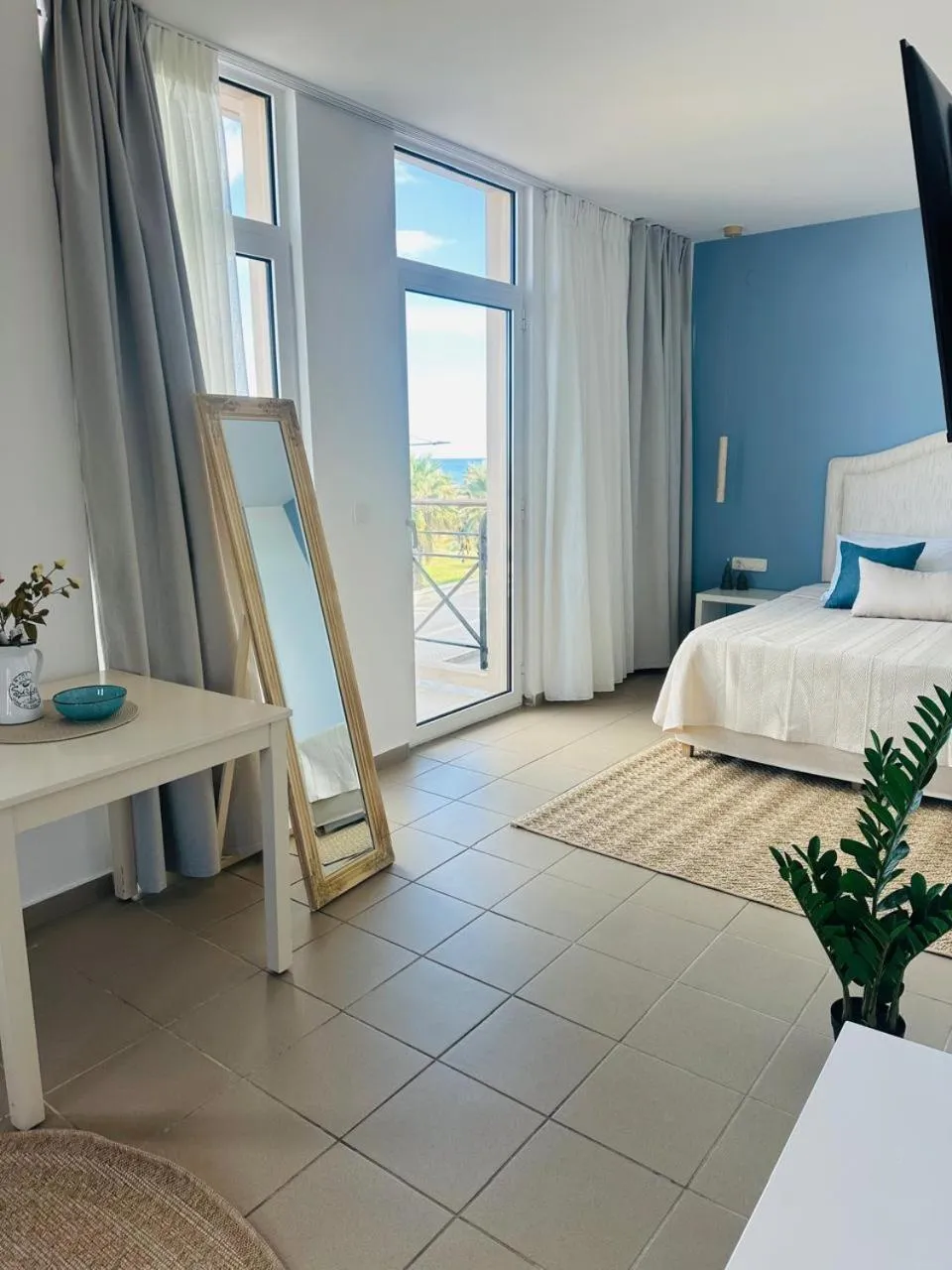 Photo of the whole room, Bed in Thalyra Boutique Hotel