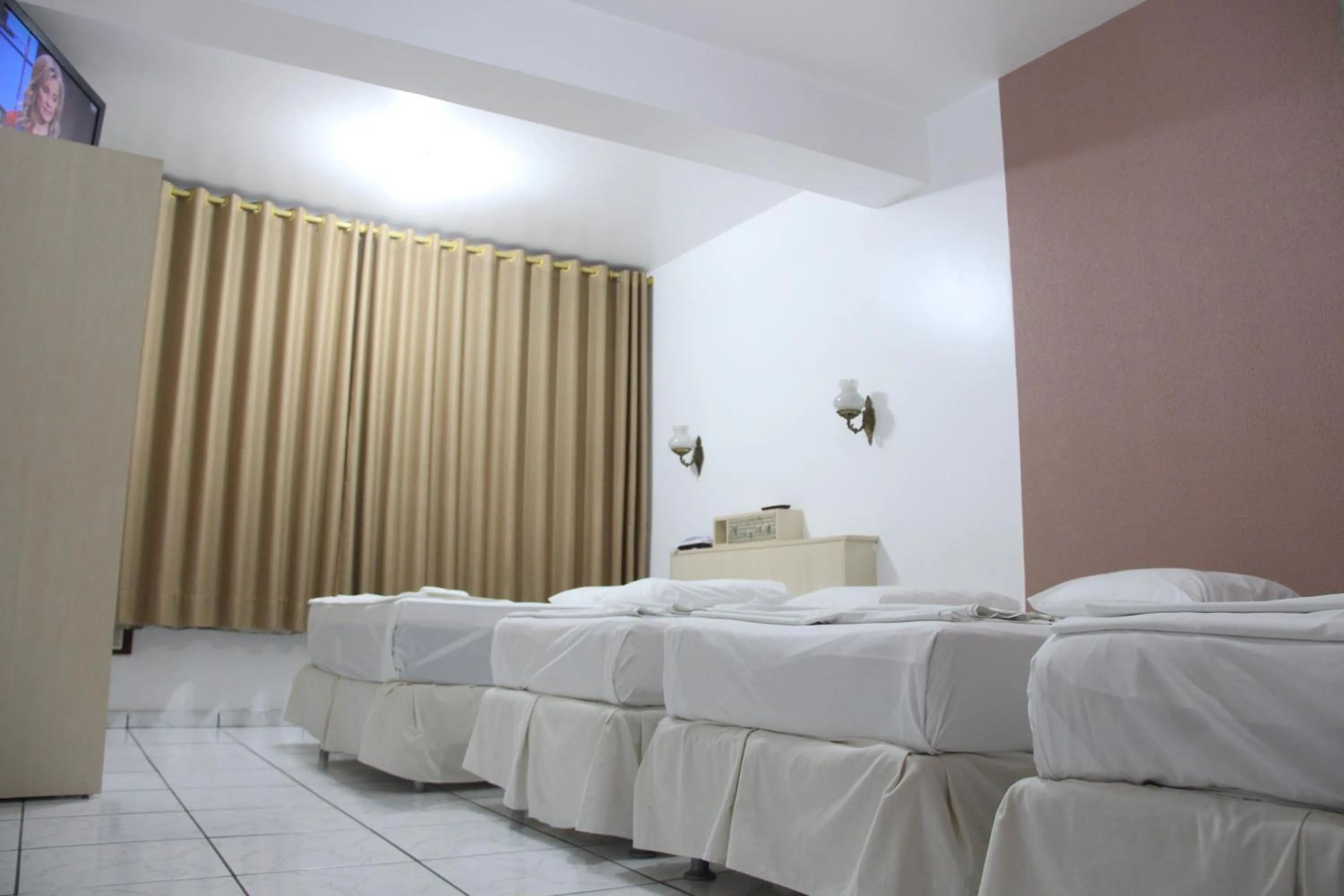 Bedroom, Bed in Oasis Chartouni Hotel