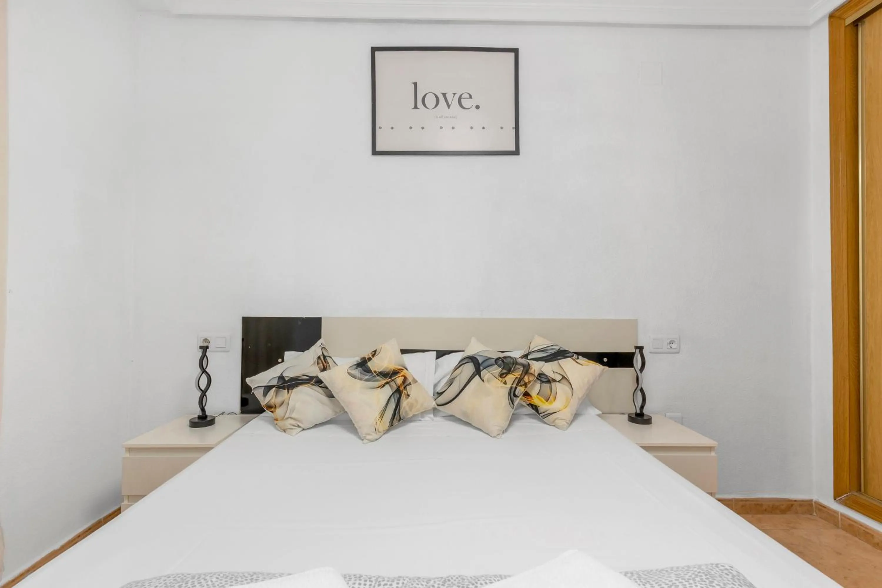 Bed in Homely Apartments Alcatri