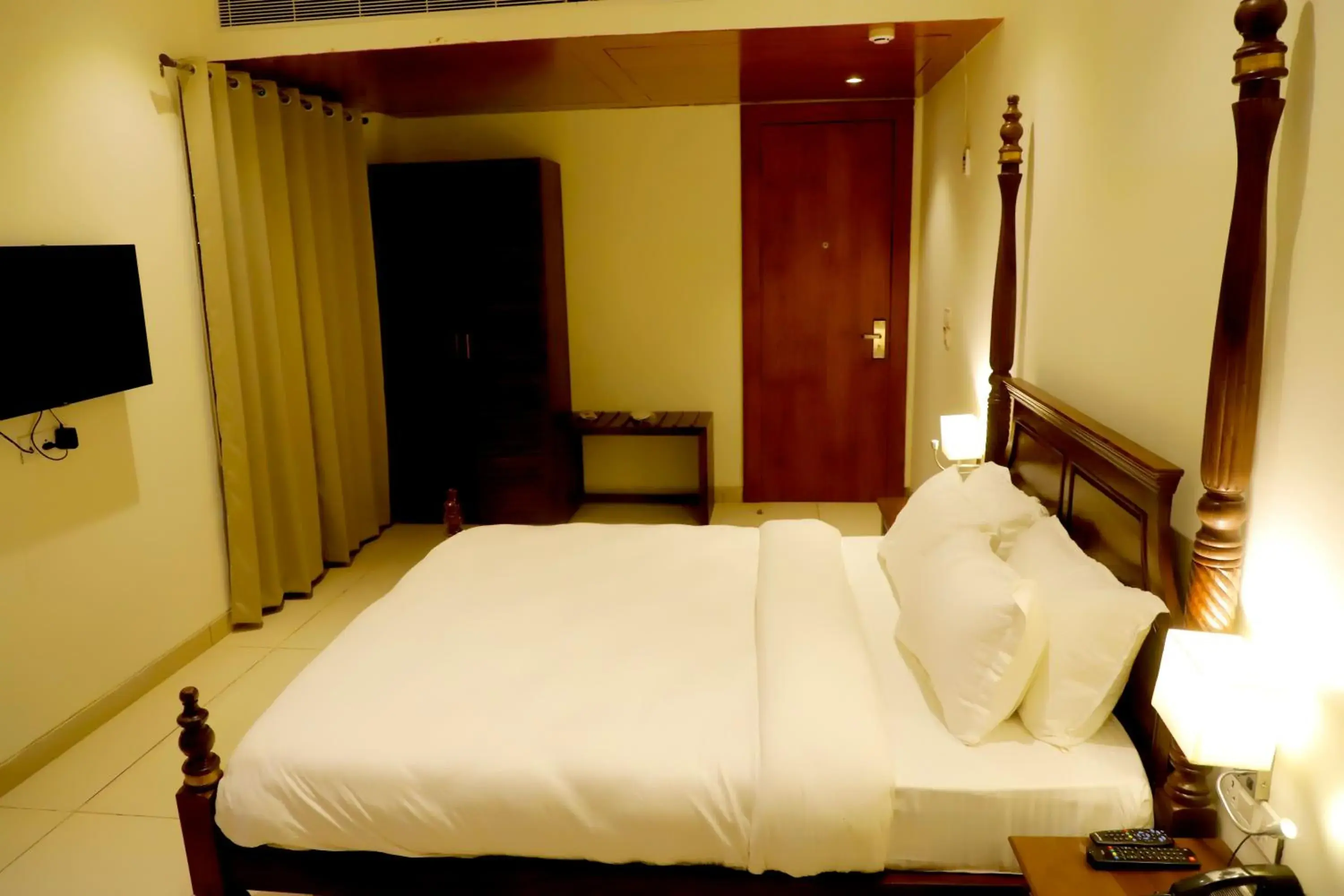 Photo of the whole room, Bed in The Vrindwoods Photo of the whole room, Bed in The Vrindwoods