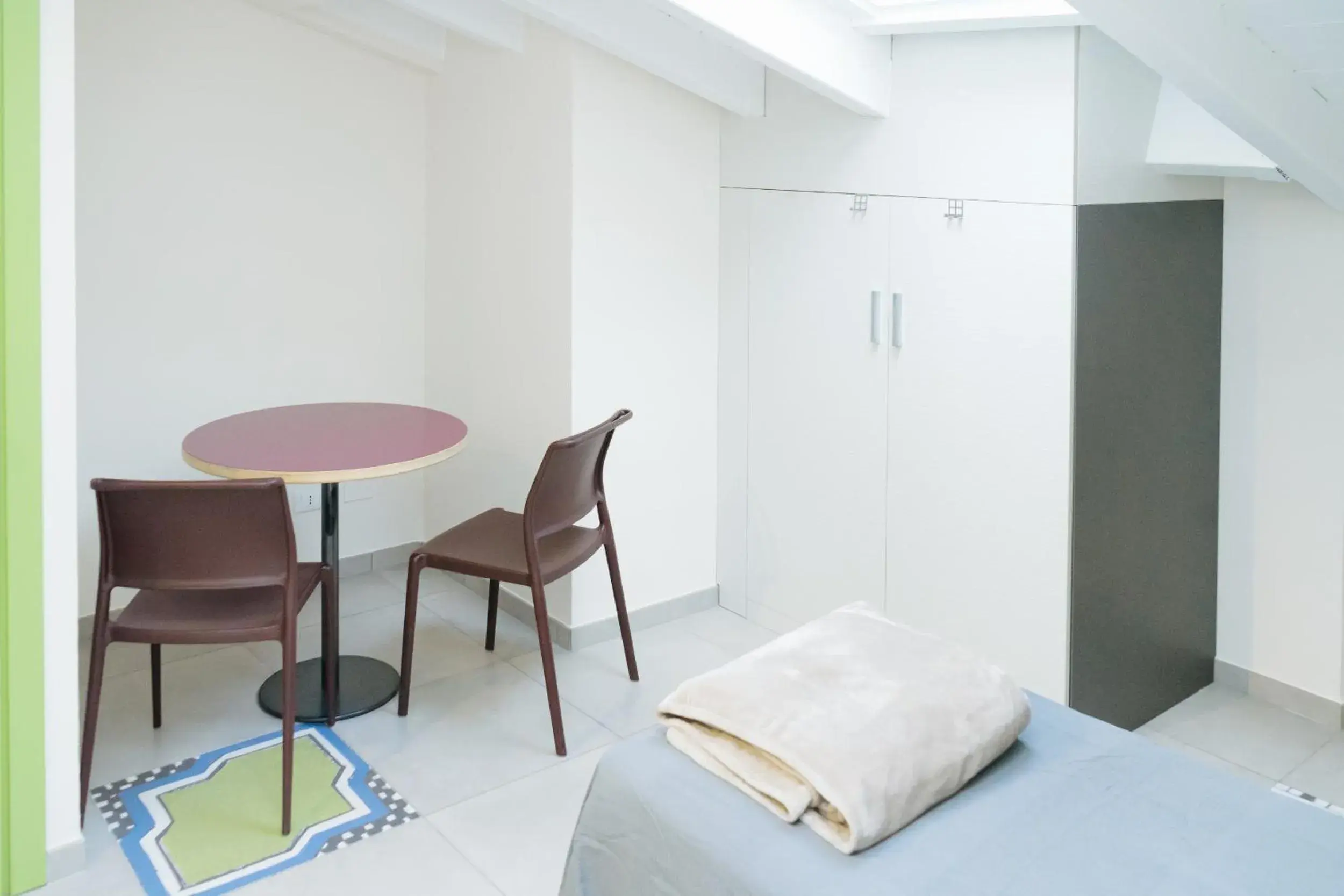 Single Room with Private Bathroom - single occupancy in LUOGO COMUNE Ostello Single Room with Private Bathroom - single occupancy in LUOGO COMUNE Ostello