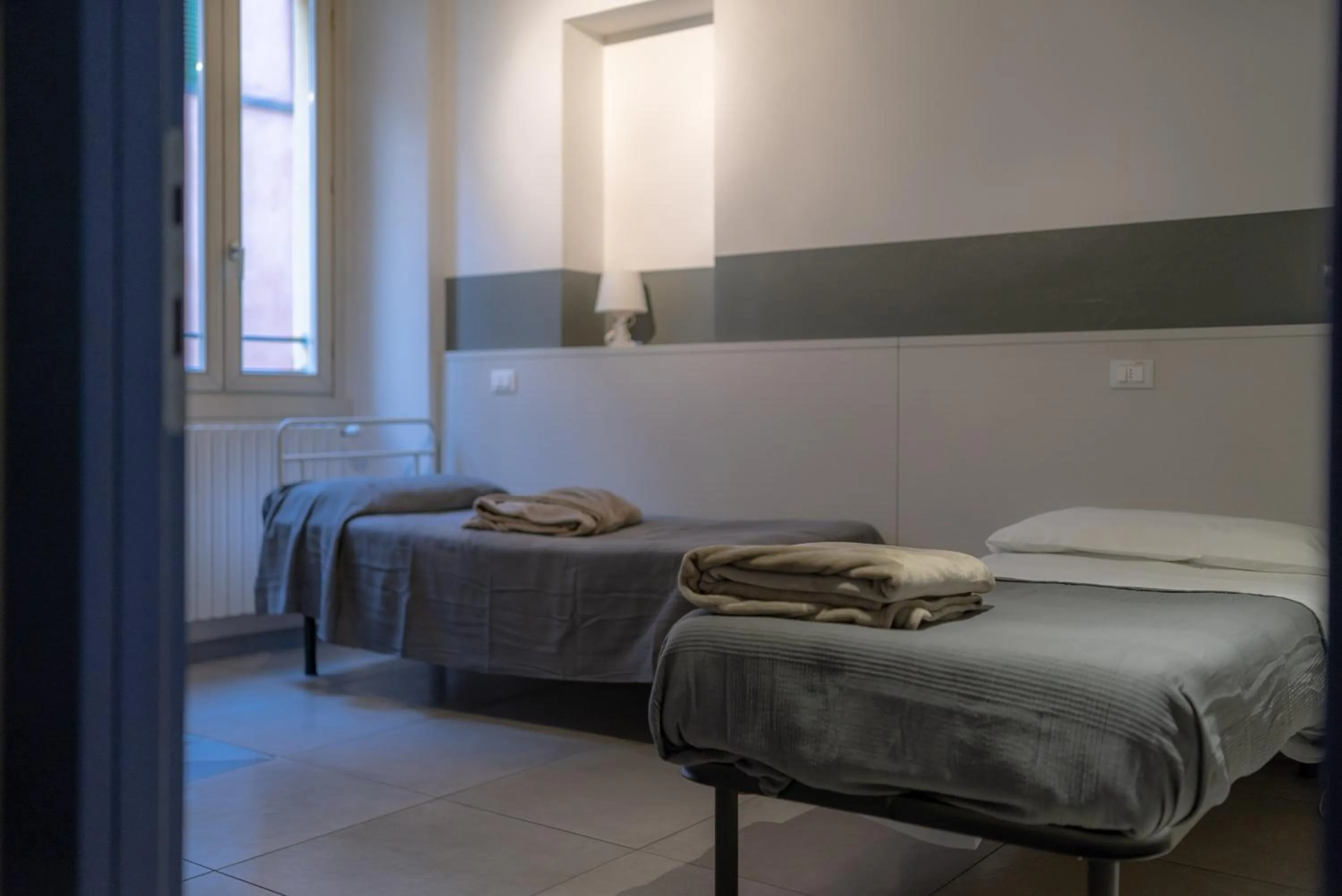 Photo of the whole room in LUOGO COMUNE Ostello