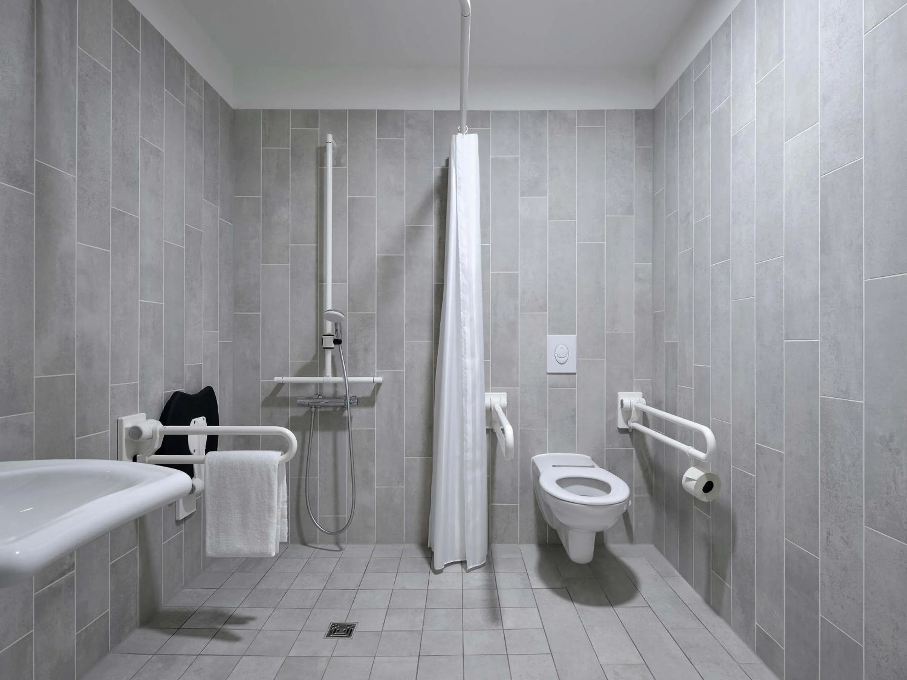 Bathroom in B&B Hotel Köln-Ehrenfeld